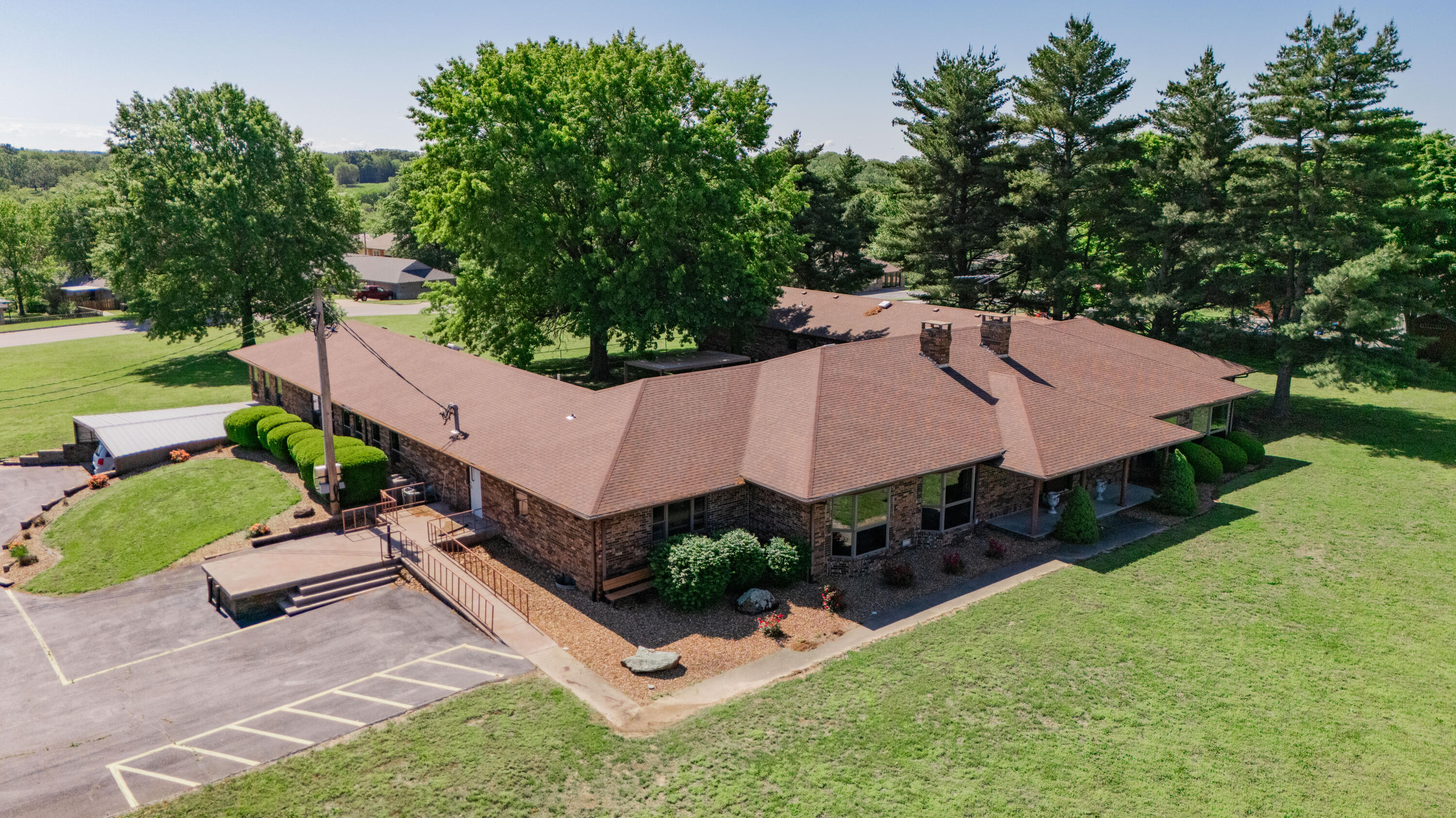 807 North Briarwood Drive Property Photo 22