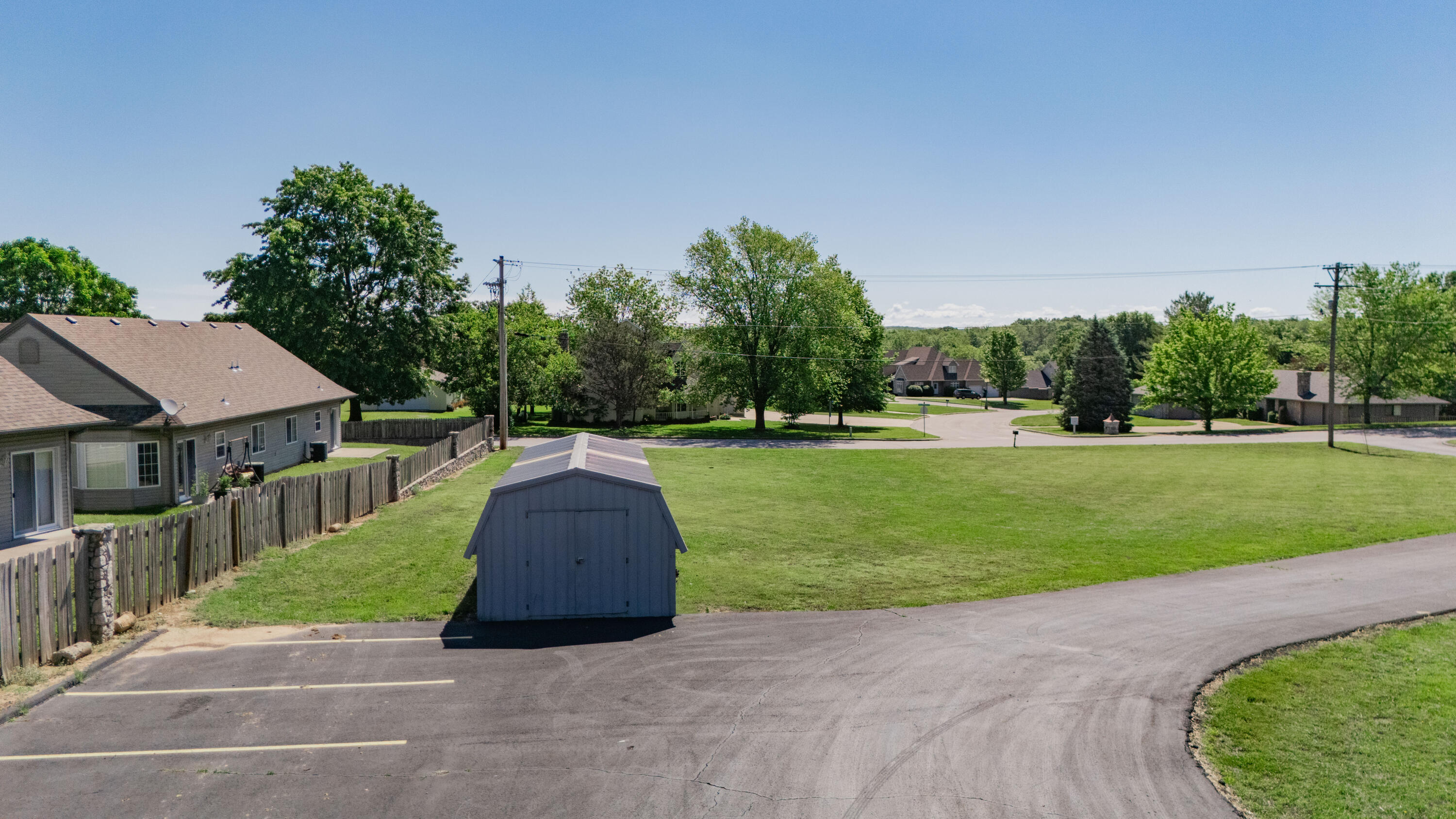 807 North Briarwood Drive Property Photo 27