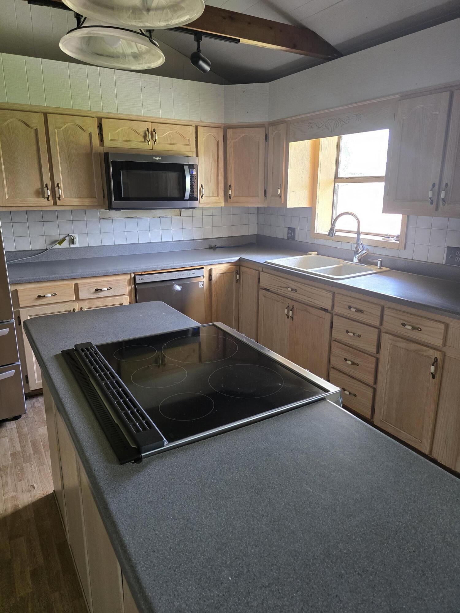 43390 East State Highway 76 Property Photo 17