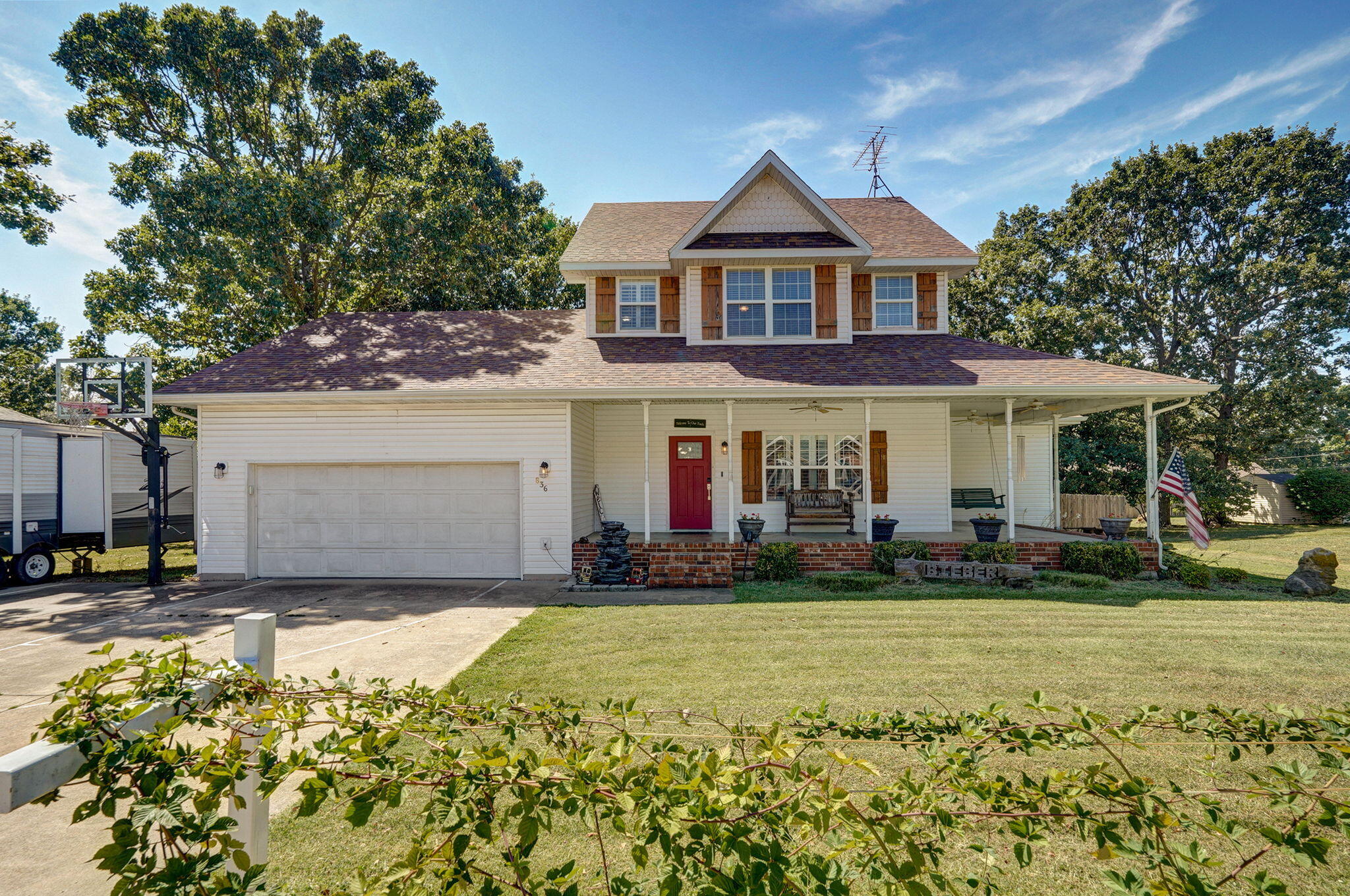 836 Tracy Lane Property Photo 1