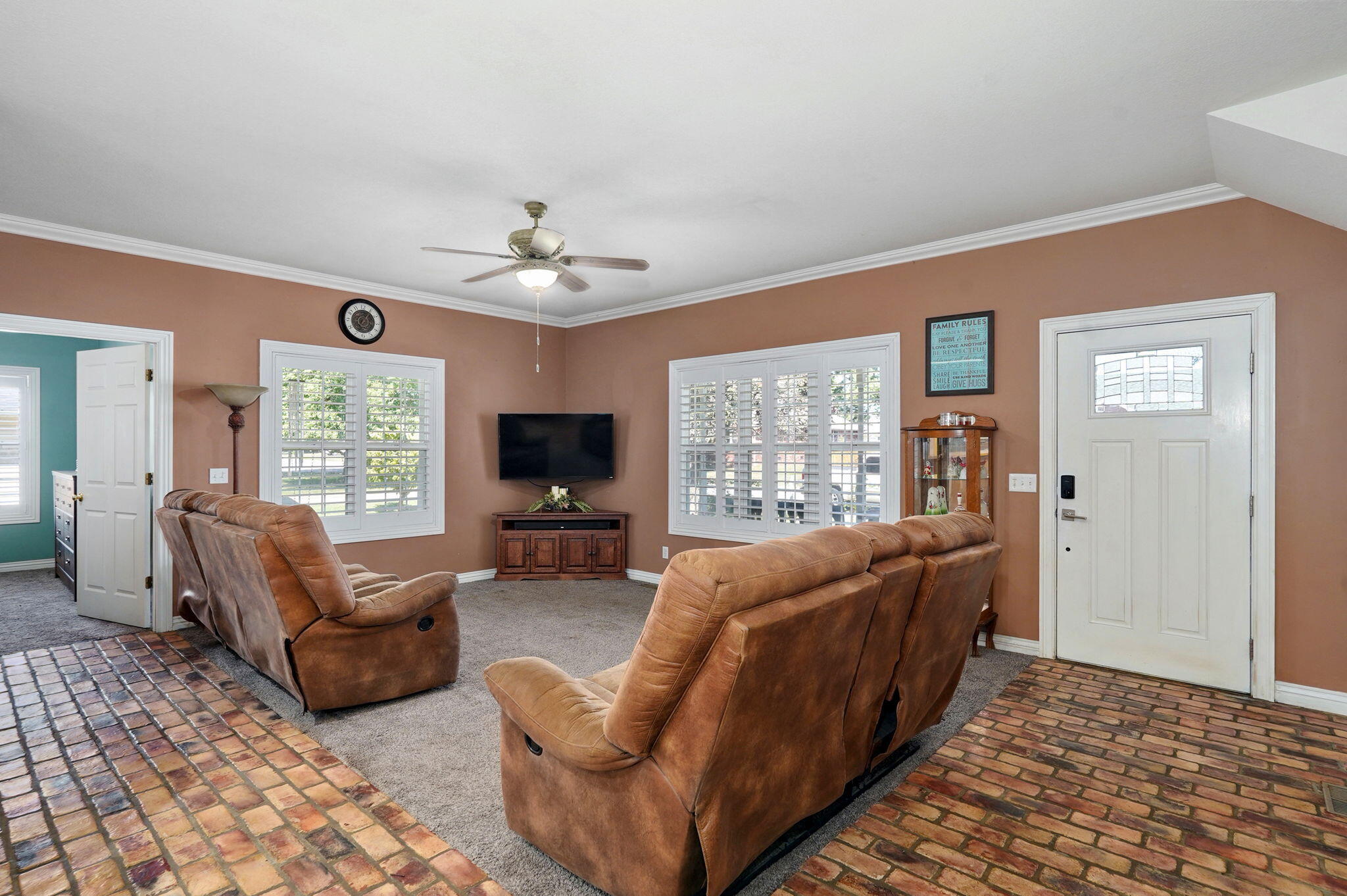 836 Tracy Lane Property Photo 4