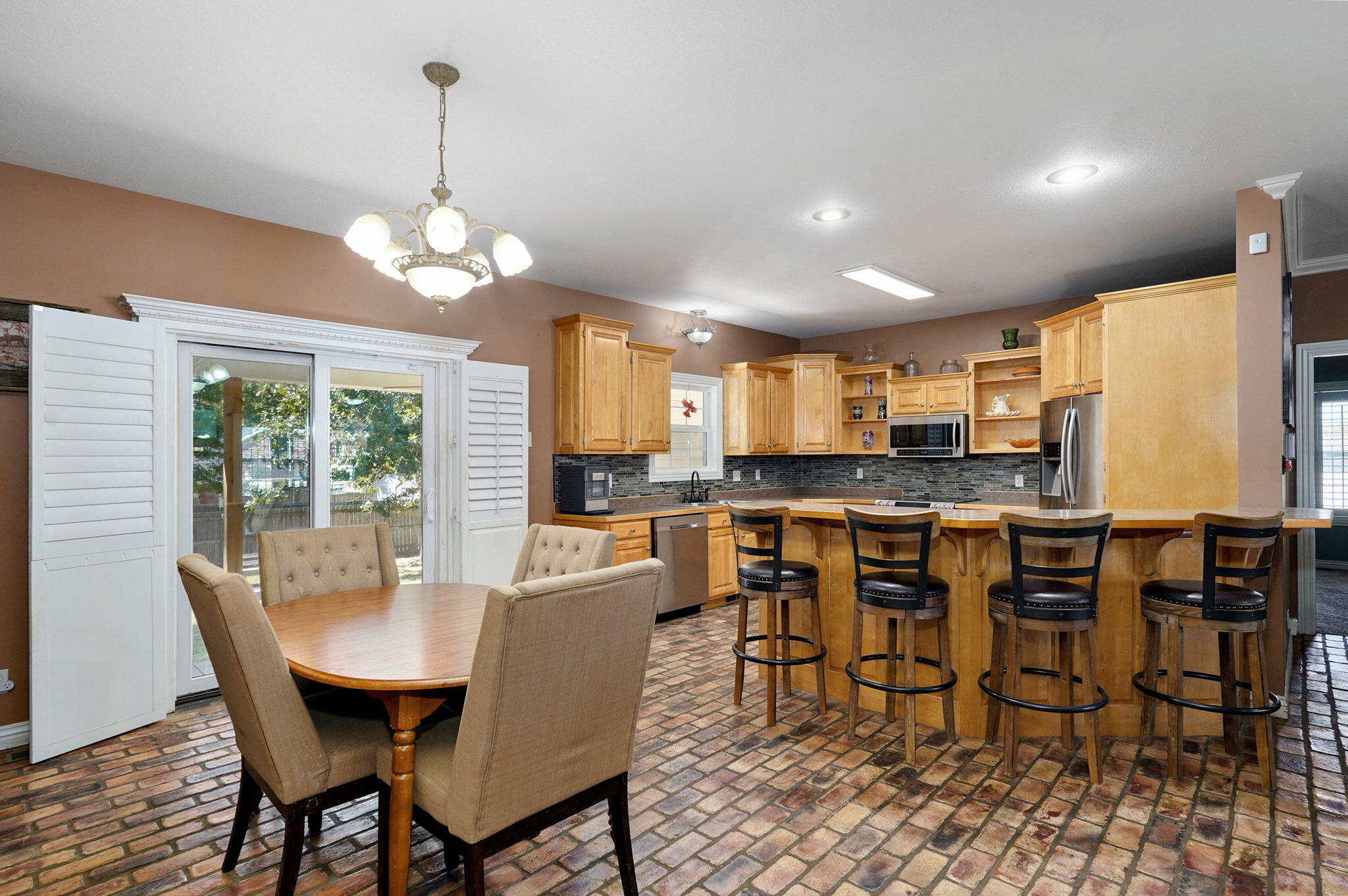 836 Tracy Lane Property Photo 6