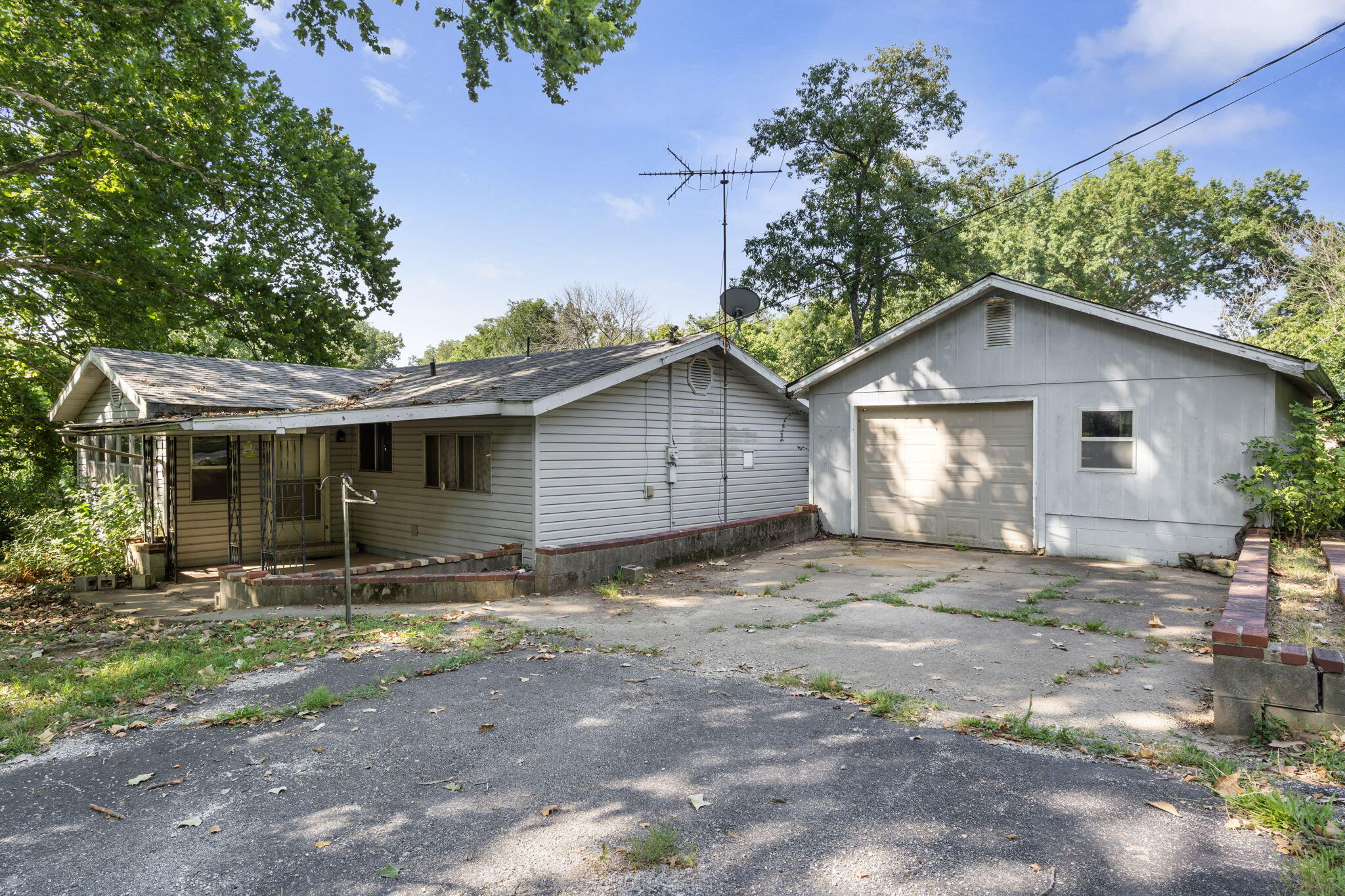 2353 Eaglecrest Road Property Photo 6