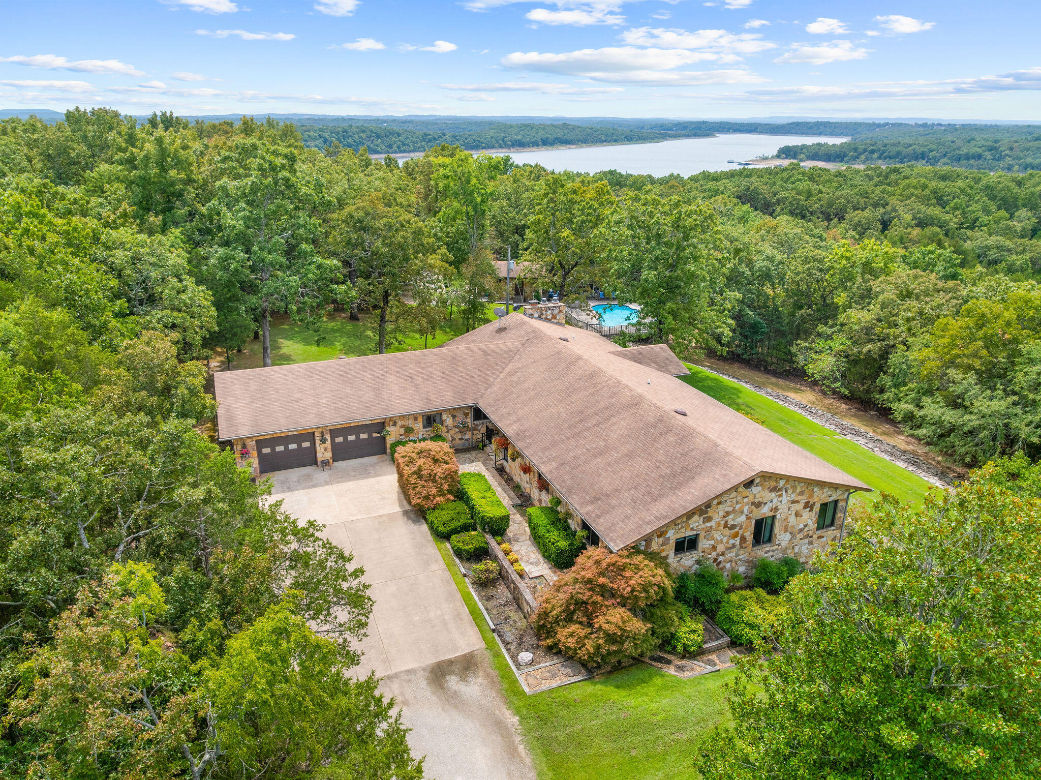 120 Quellhorst Drive Property Photo 1