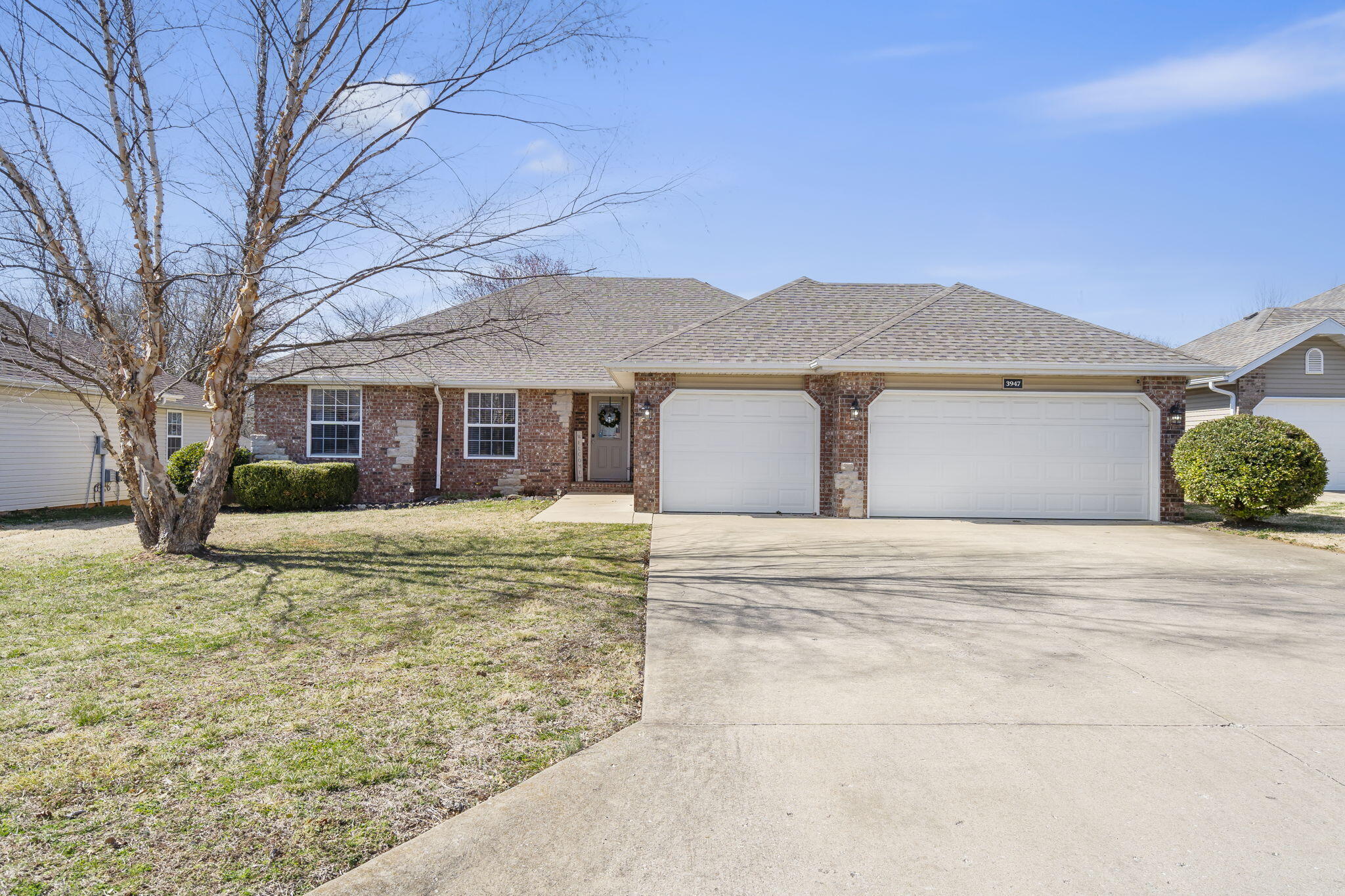 3947 South El Susan Avenue Property Photo 2