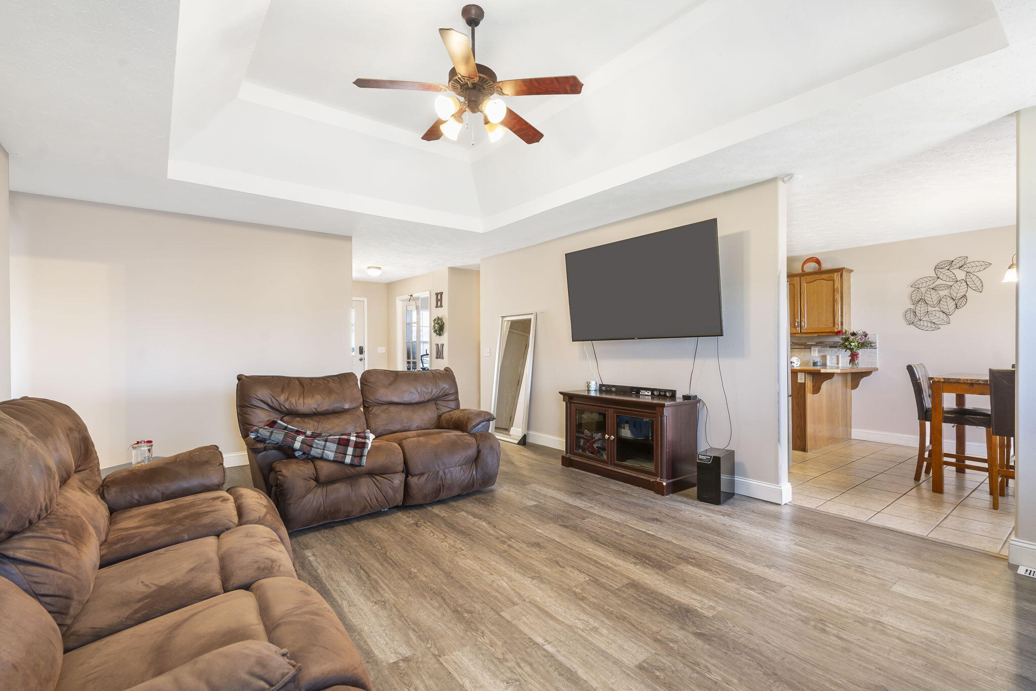 3947 South El Susan Avenue Property Photo 7