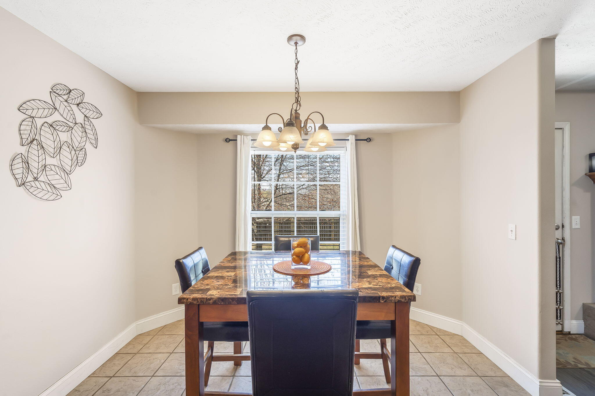 3947 South El Susan Avenue Property Photo 9