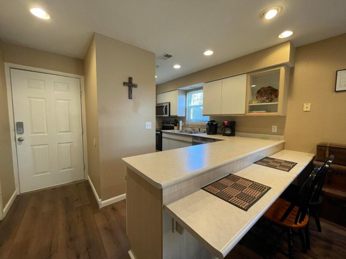 545 Valley View Road 101 Property Photo 6