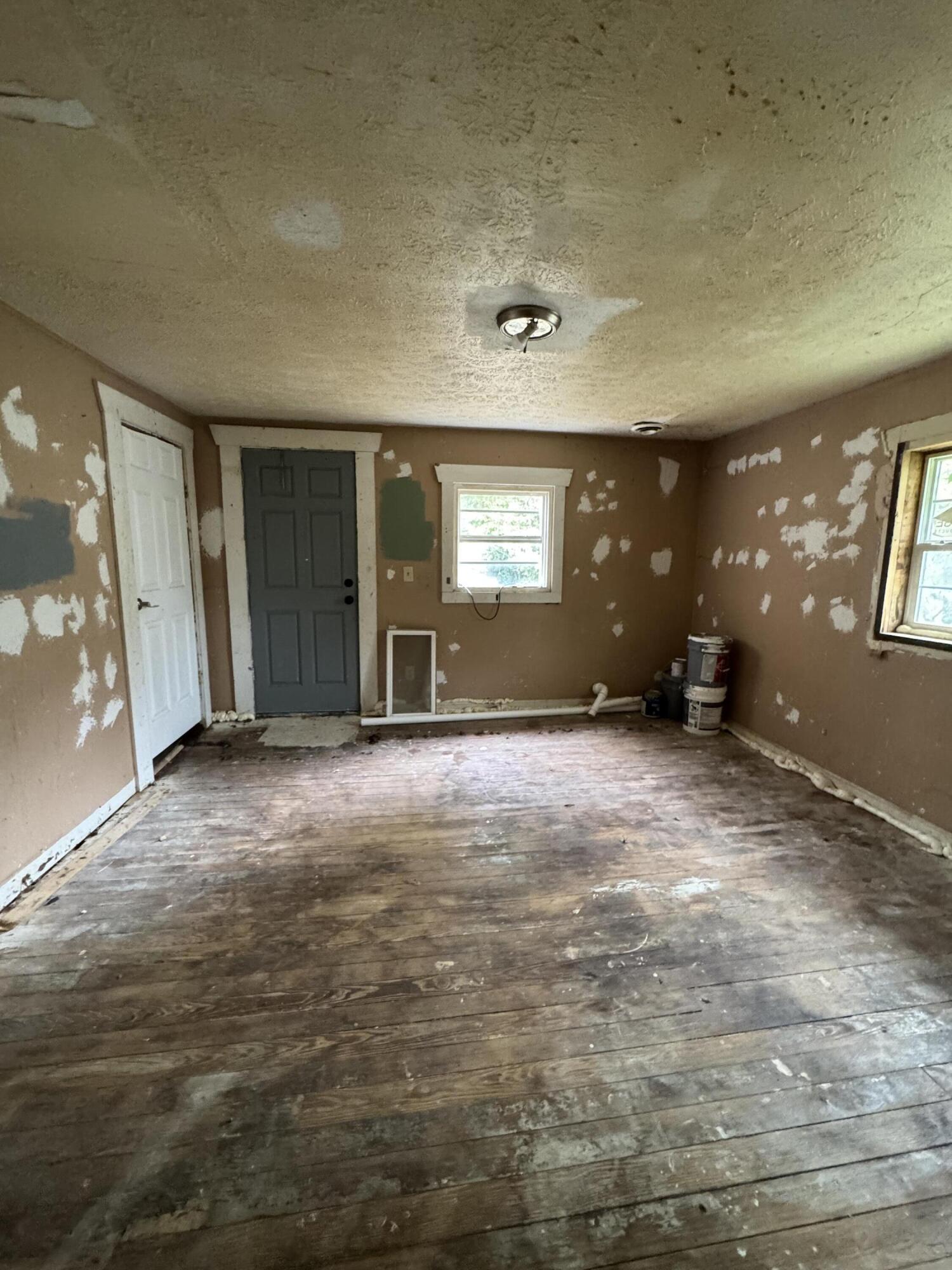 615 East Pacific Street Property Photo 3