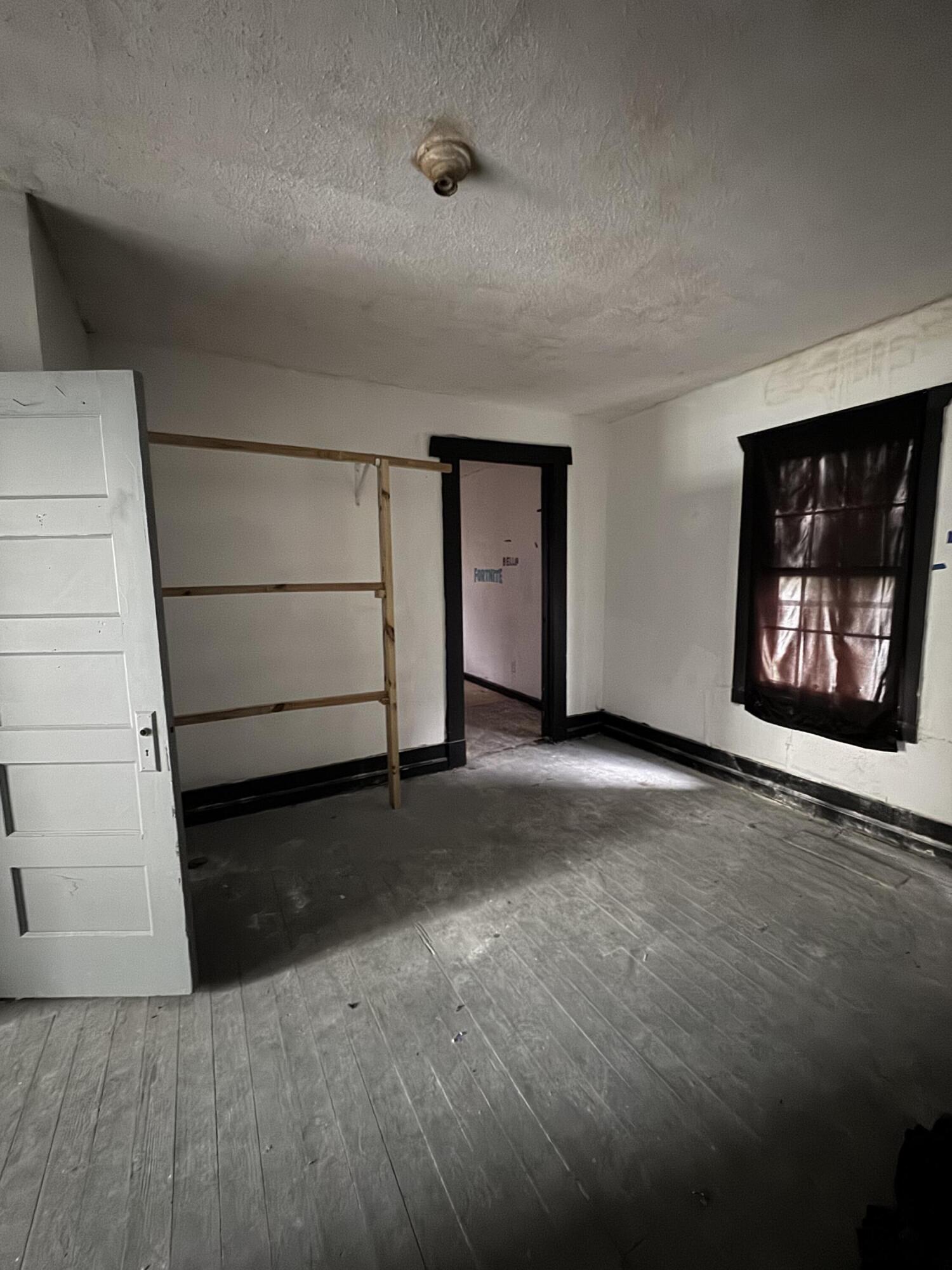 615 East Pacific Street Property Photo 4