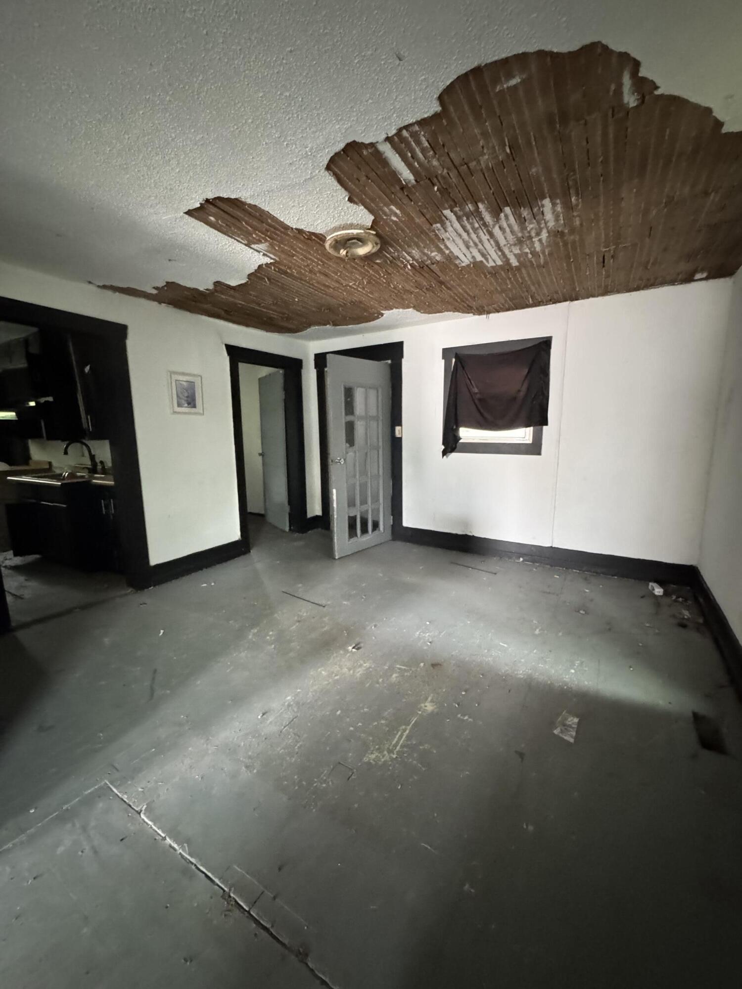 615 East Pacific Street Property Photo 5