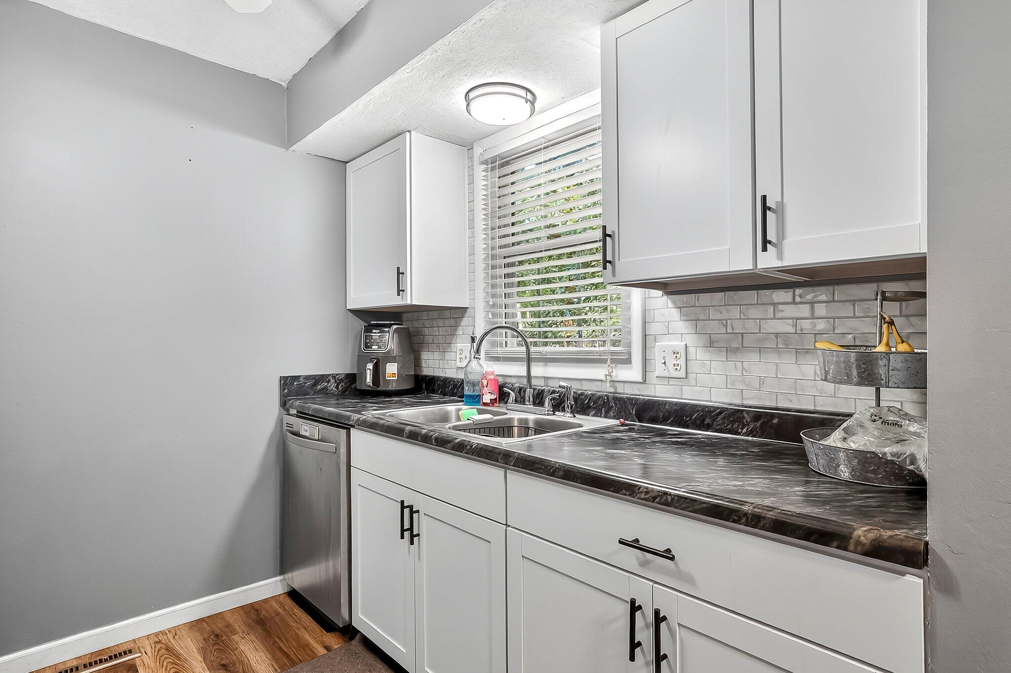 3640 South Hillcrest Avenue Property Photo 9