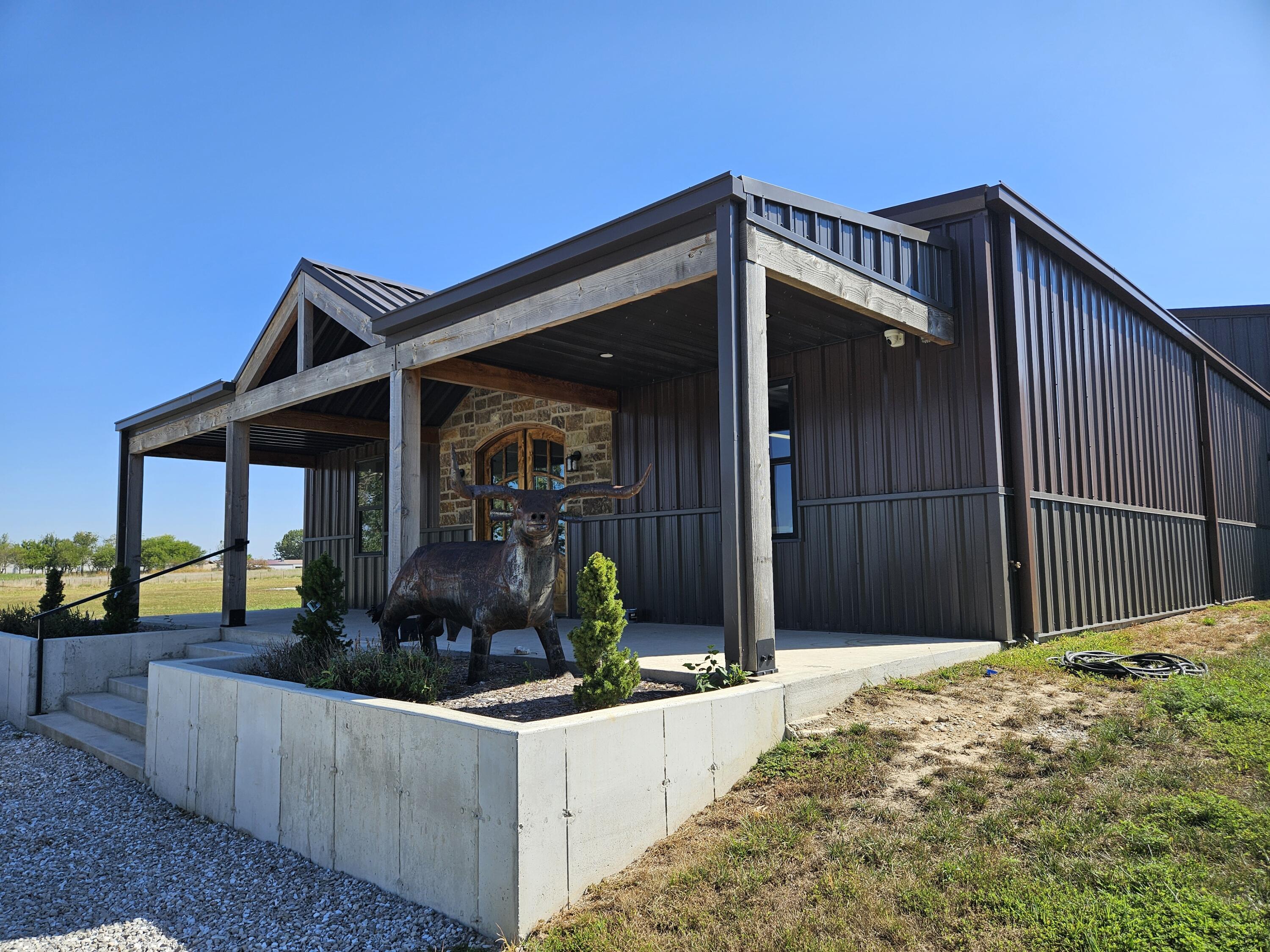 19586 Lawrence 1230 Property Photo 1