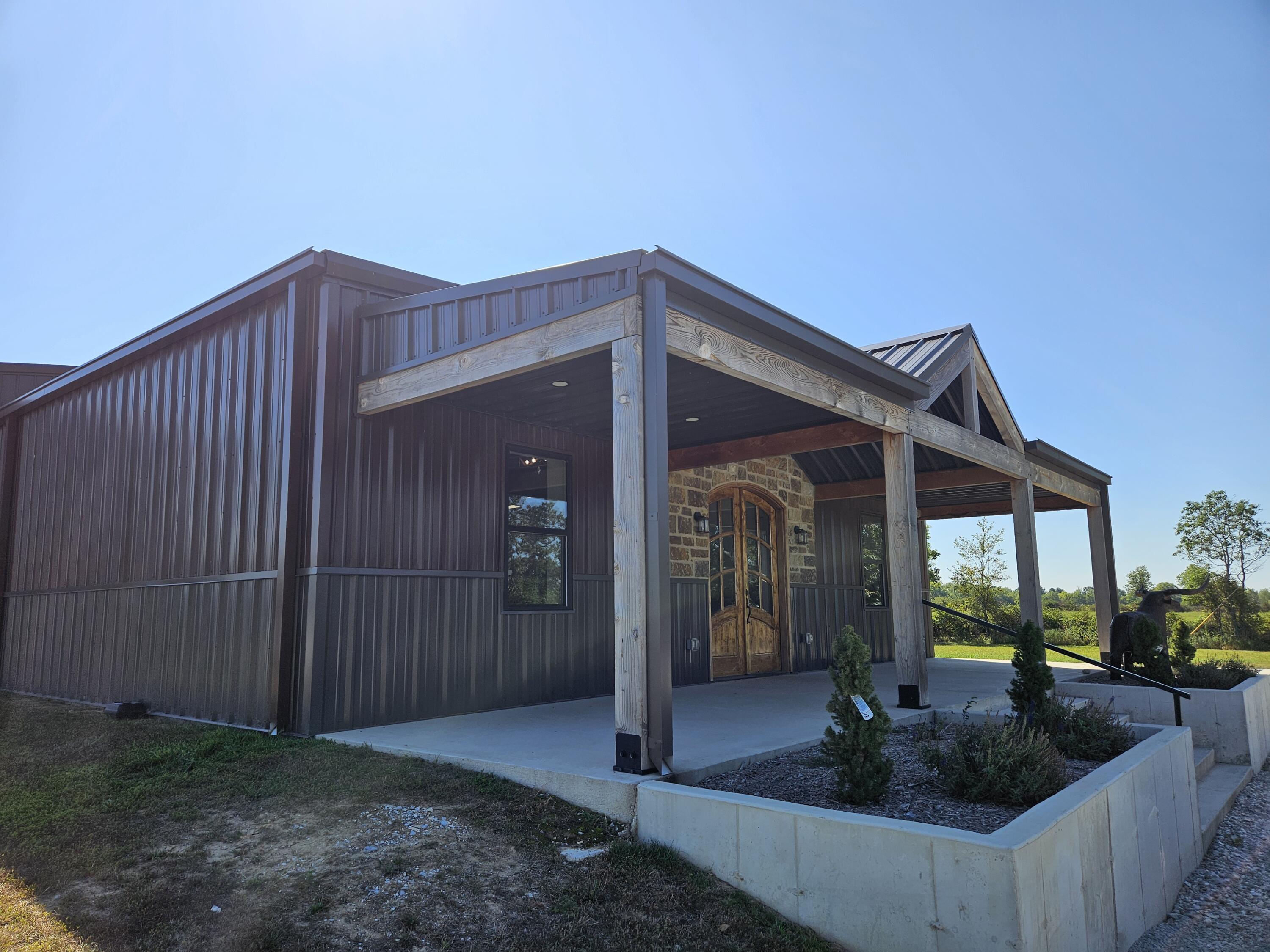 19586 Lawrence 1230 Property Photo 2