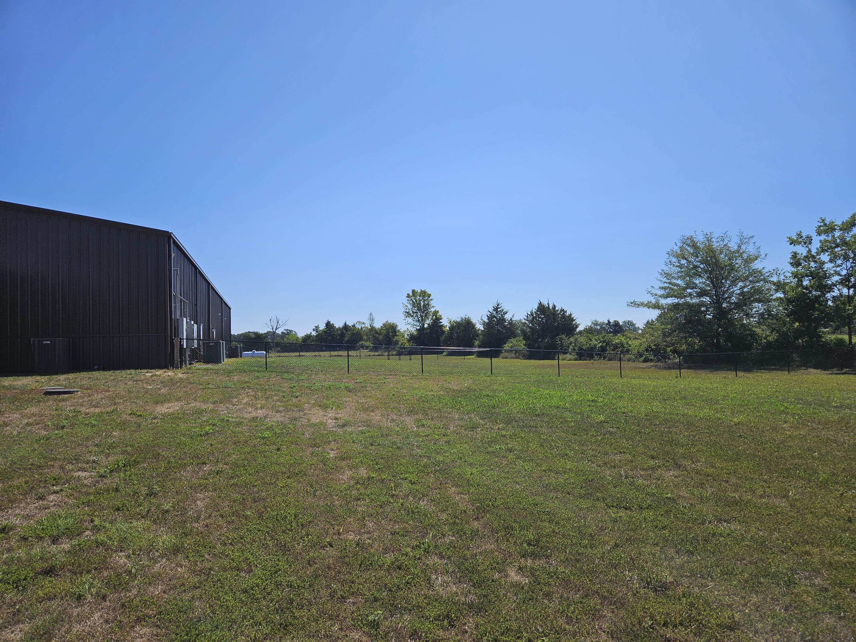 19586 Lawrence 1230 Property Photo 4