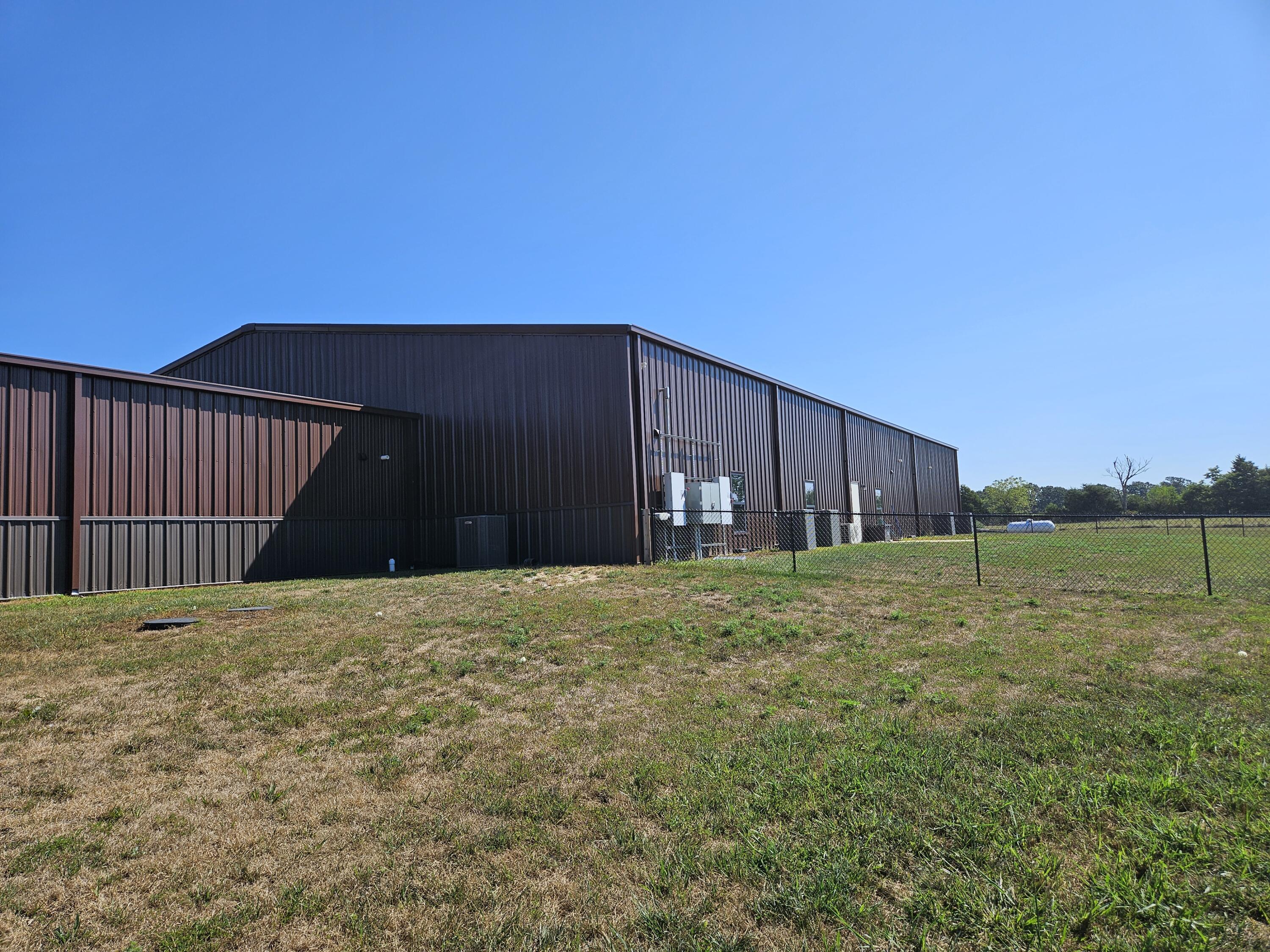 19586 Lawrence 1230 Property Photo 5