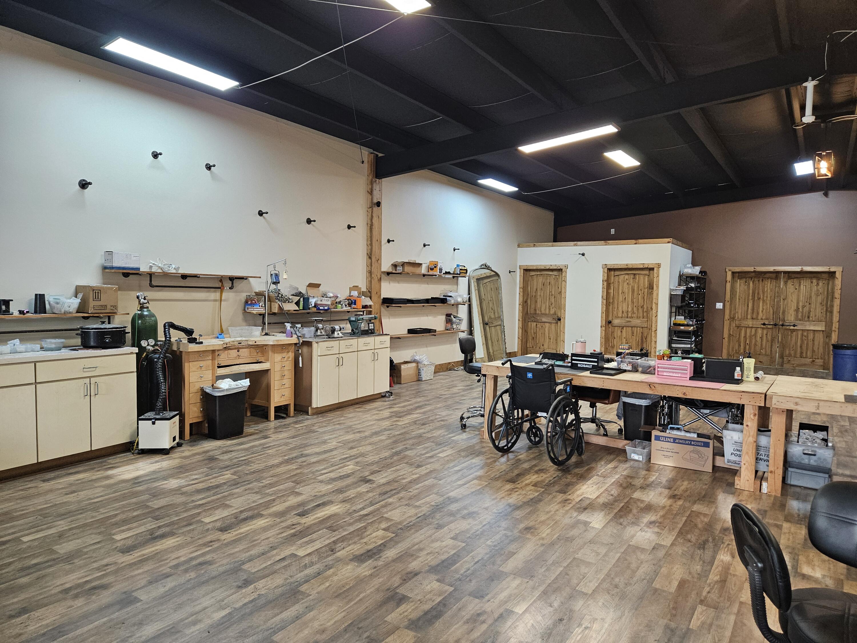 19586 Lawrence 1230 Property Photo 6