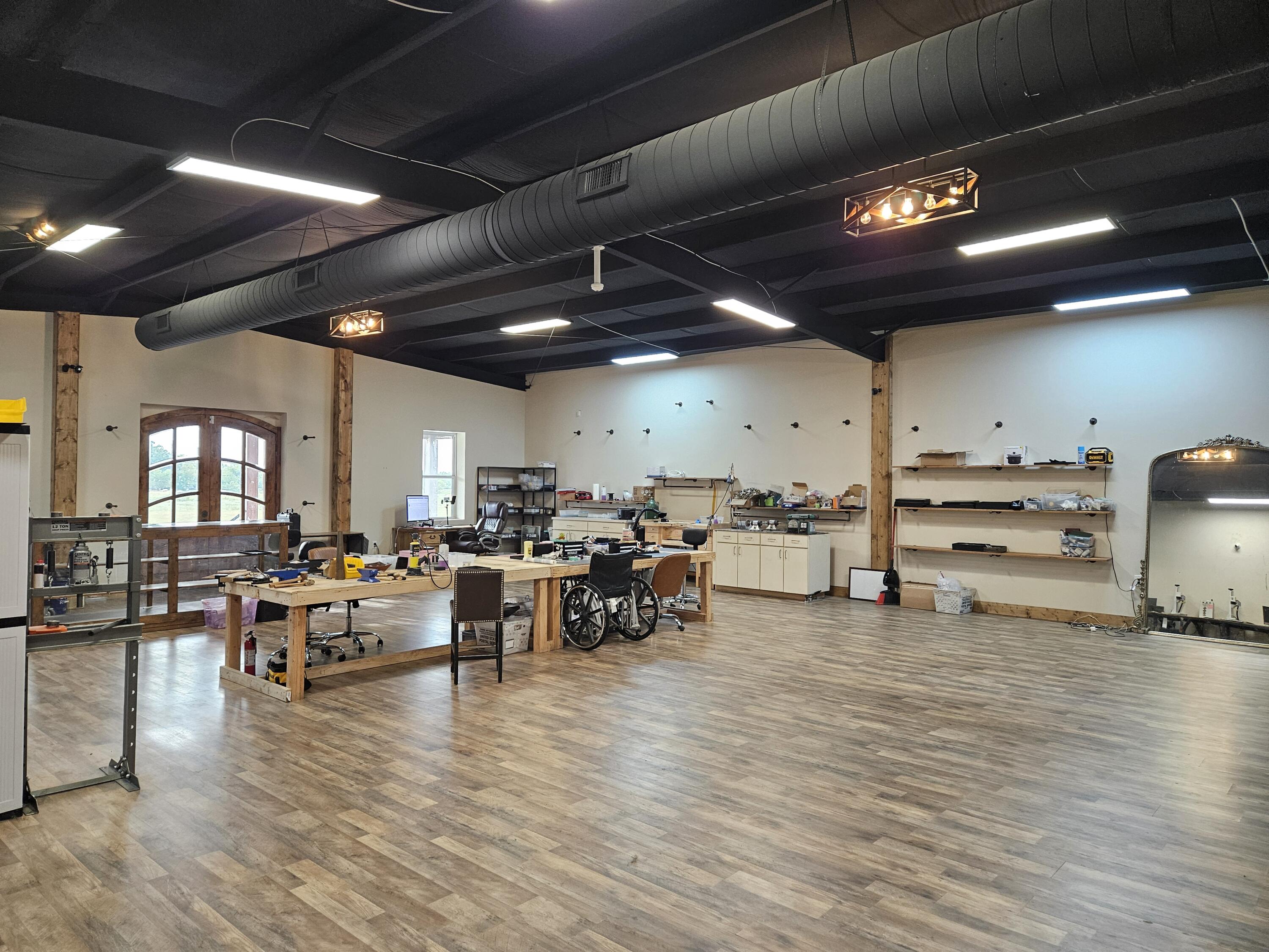 19586 Lawrence 1230 Property Photo 9