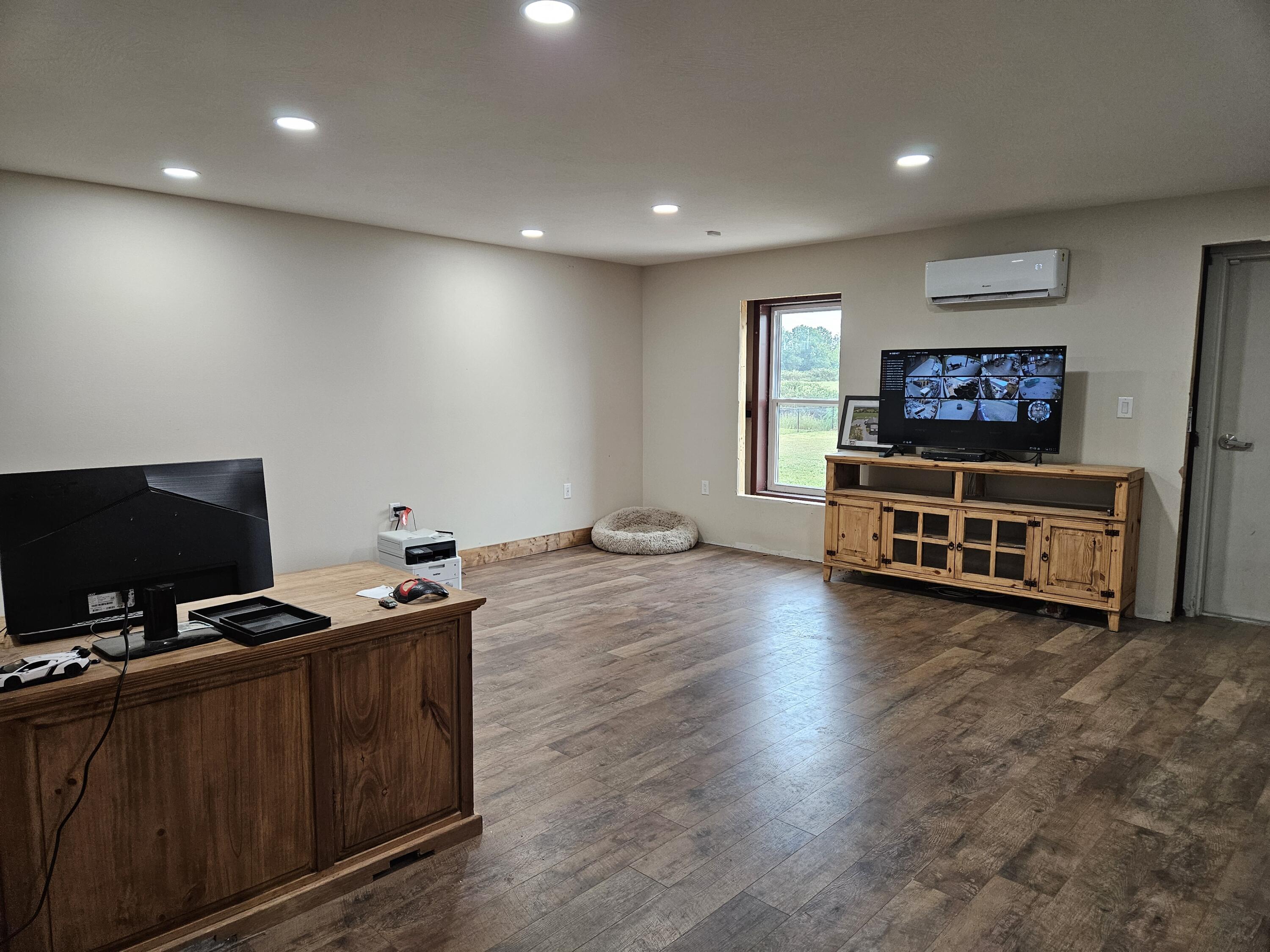 19586 Lawrence 1230 Property Photo 28