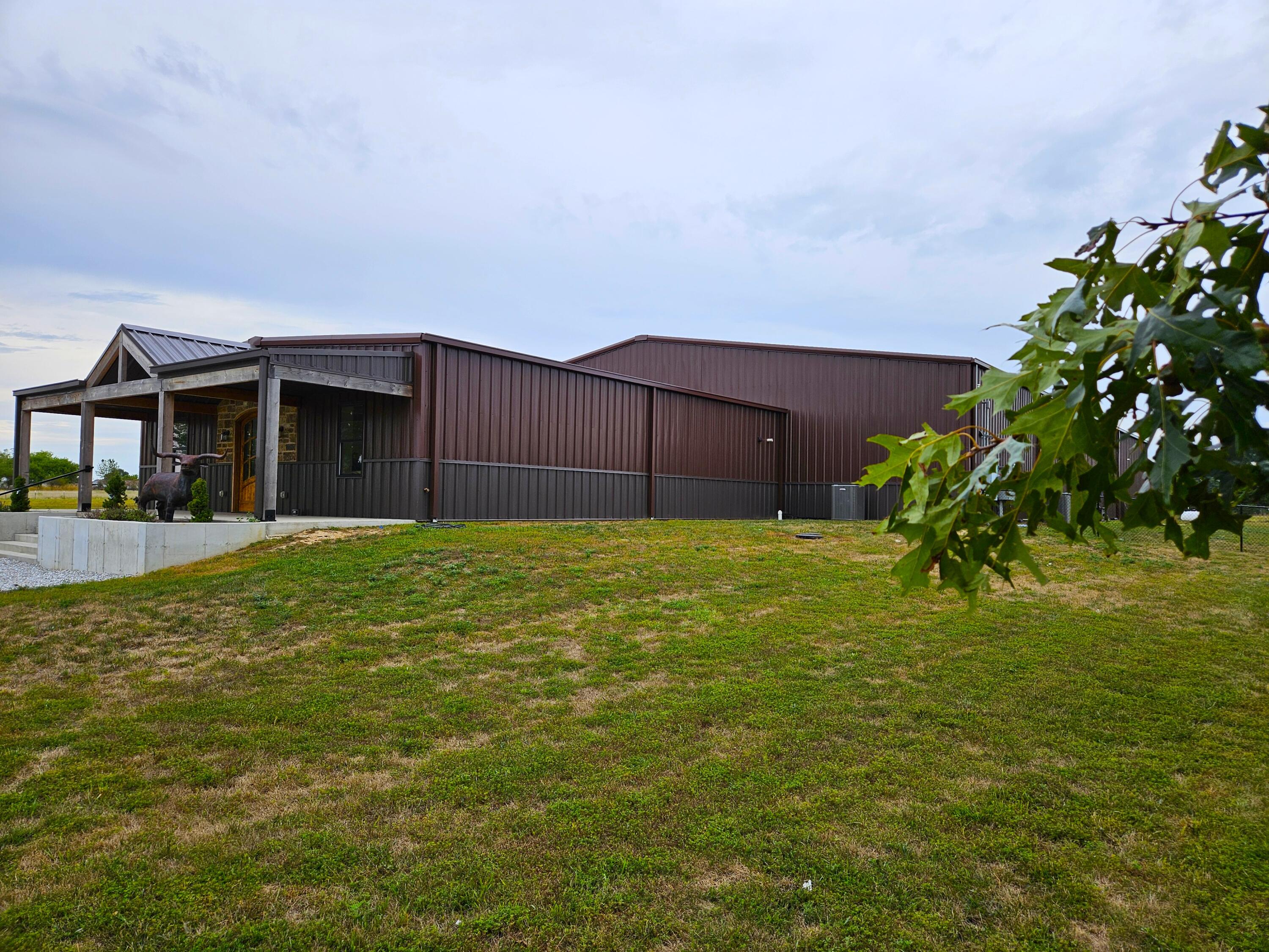 19586 Lawrence 1230 Property Photo 37