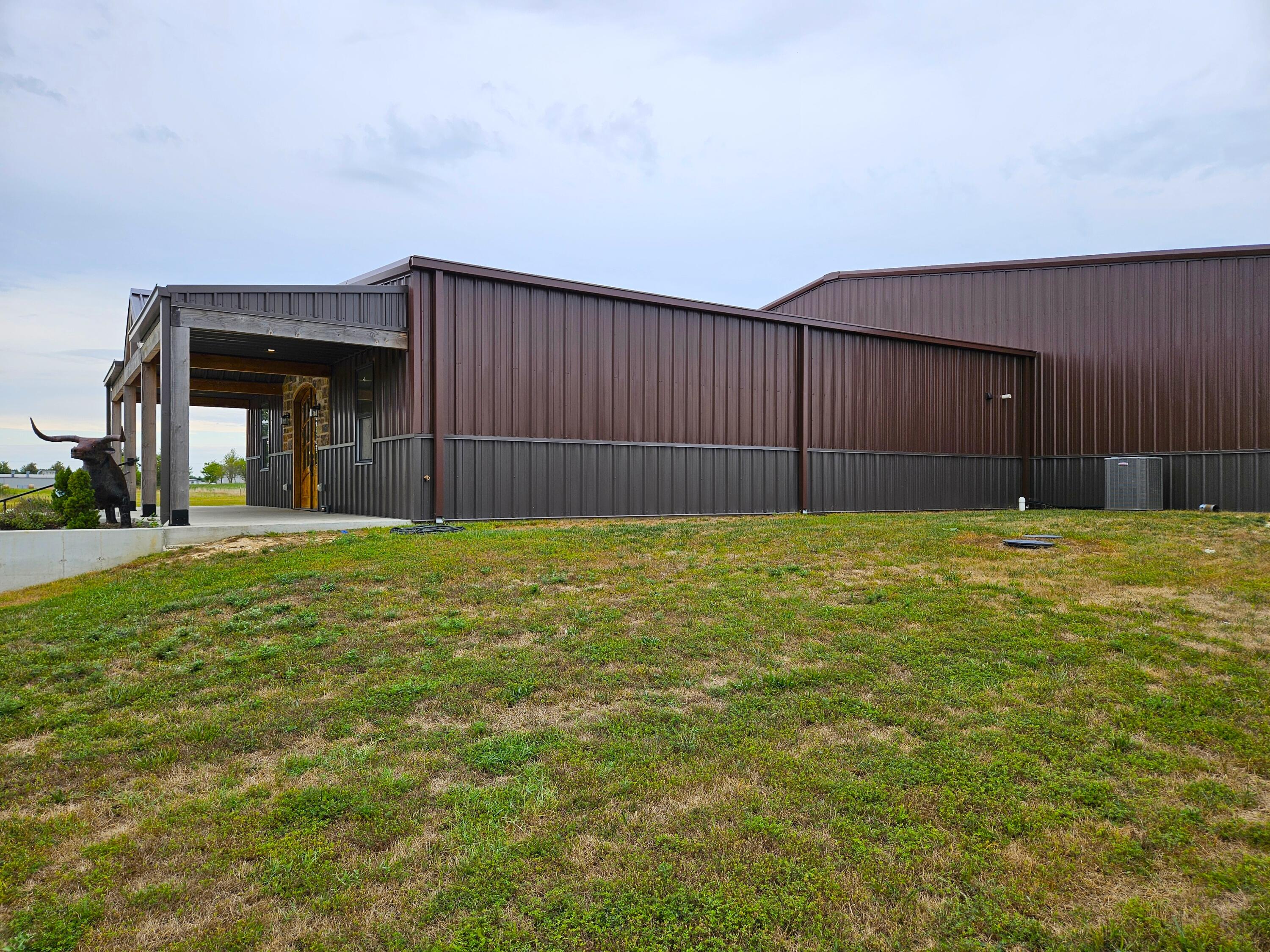 19586 Lawrence 1230 Property Photo 40