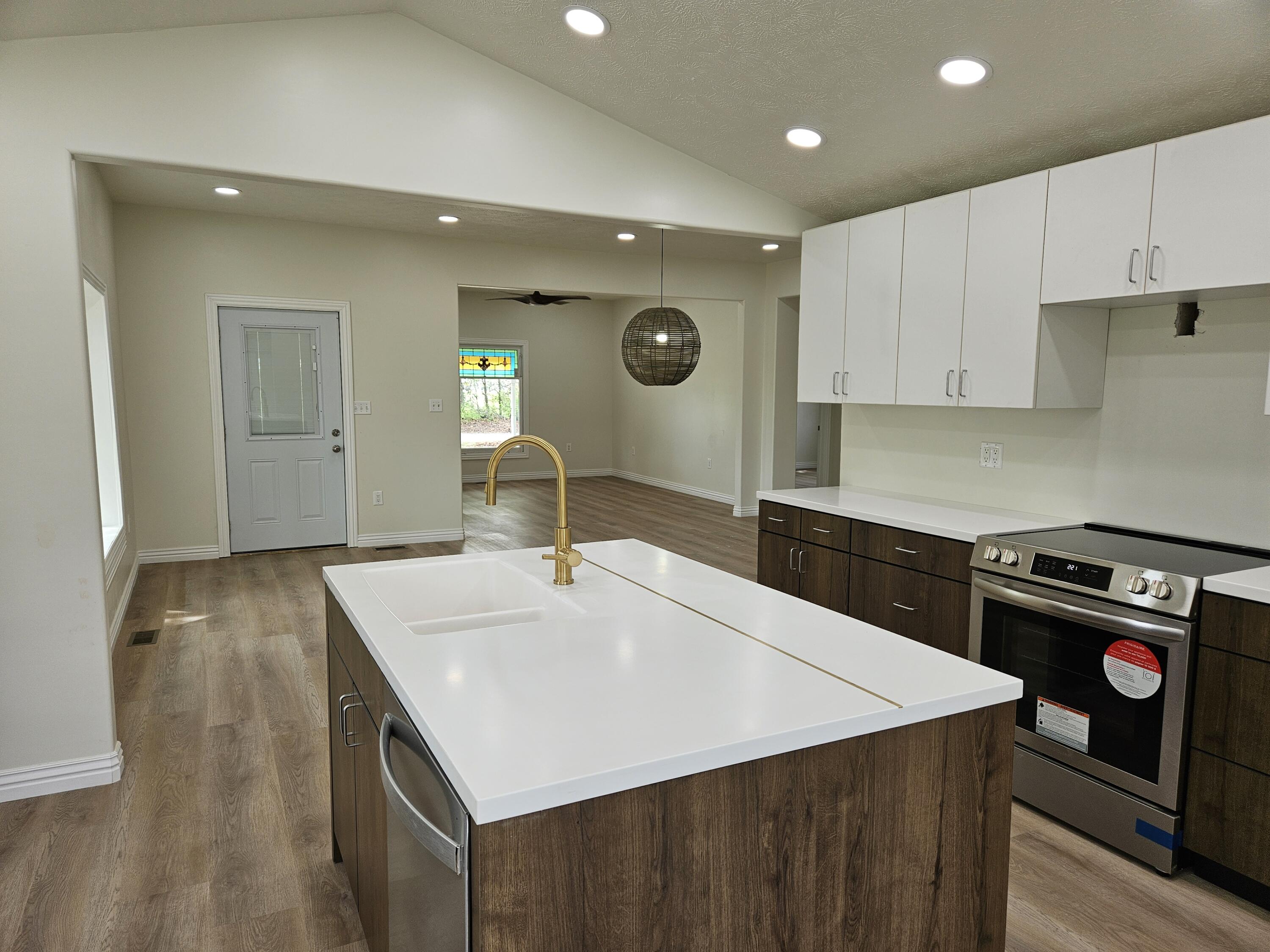 2914 Lambeth Road Property Photo 4