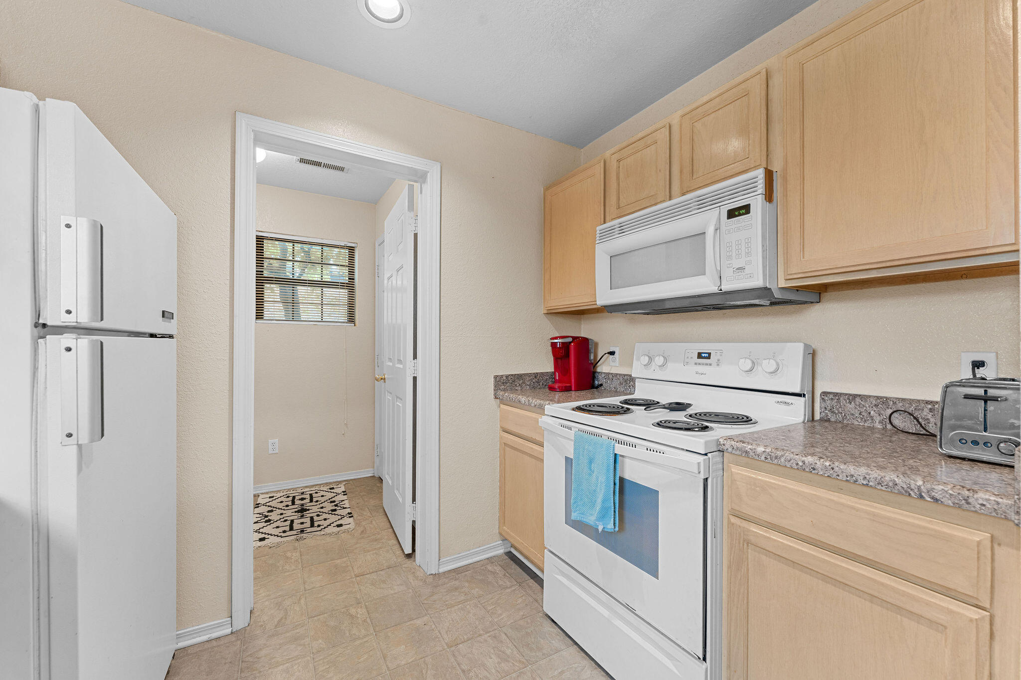 2700 Green Mountain Drive Property Photo 11