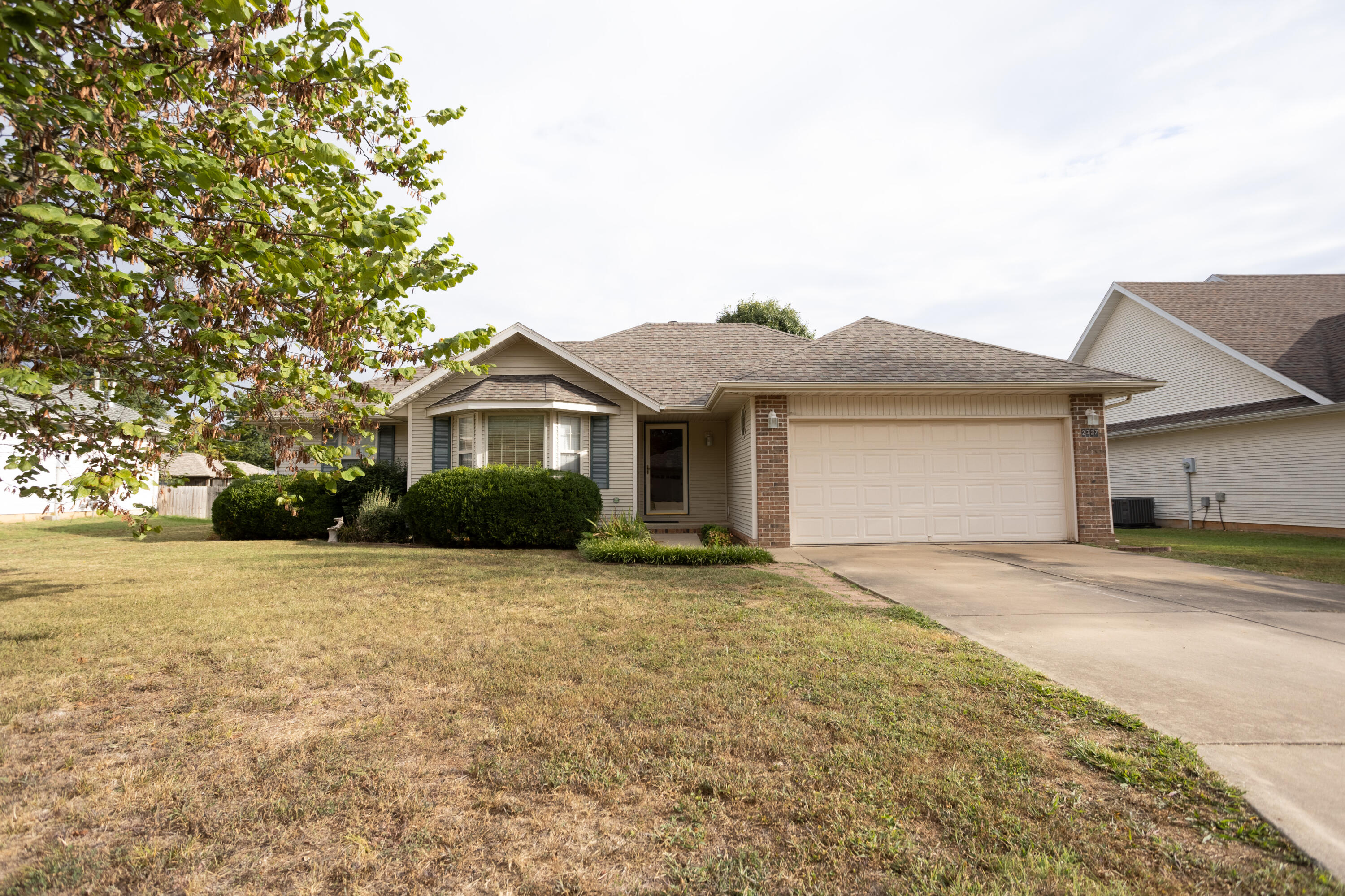 2327 East Lee Street Property Photo 2