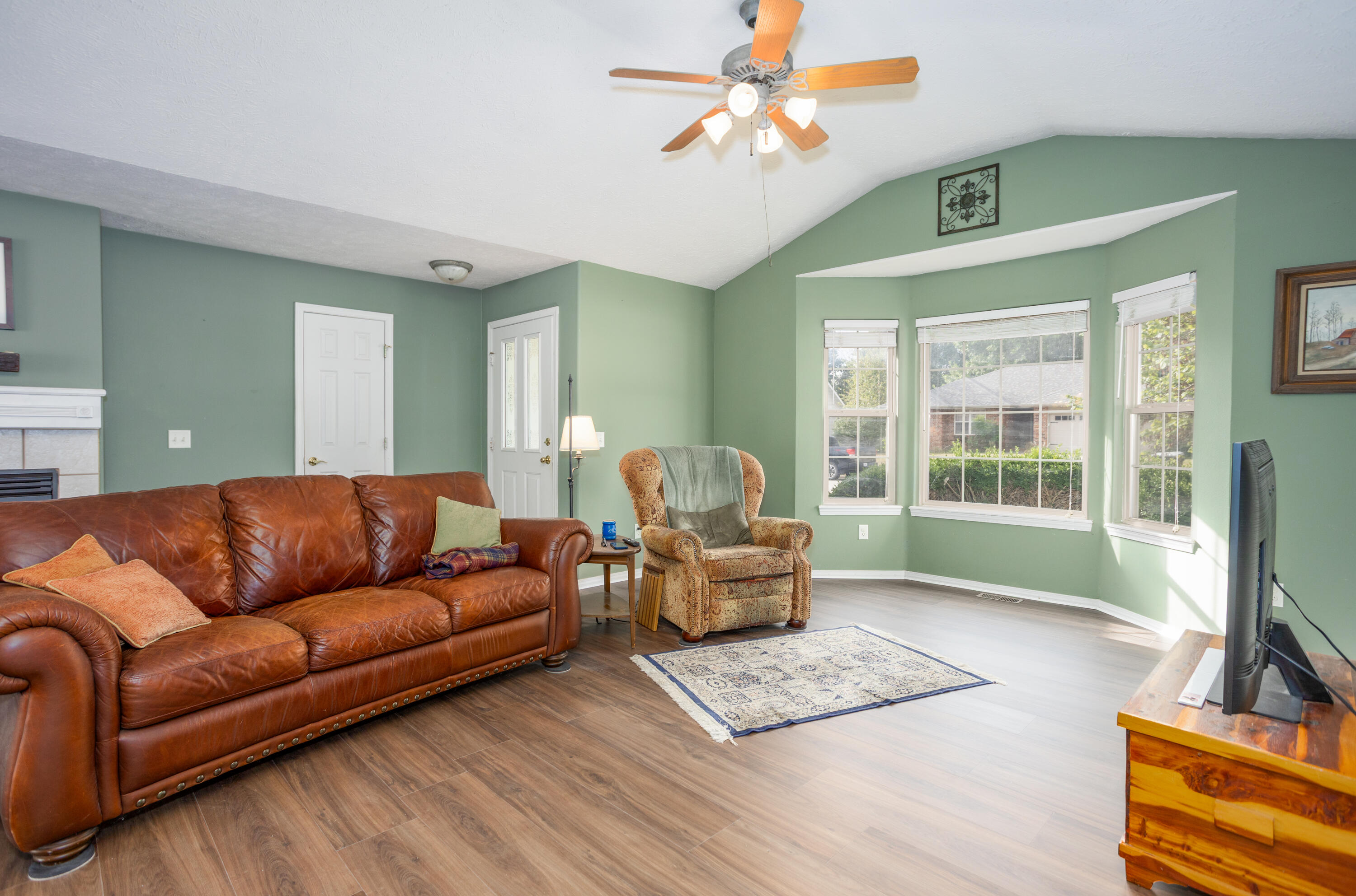 2327 East Lee Street Property Photo 4