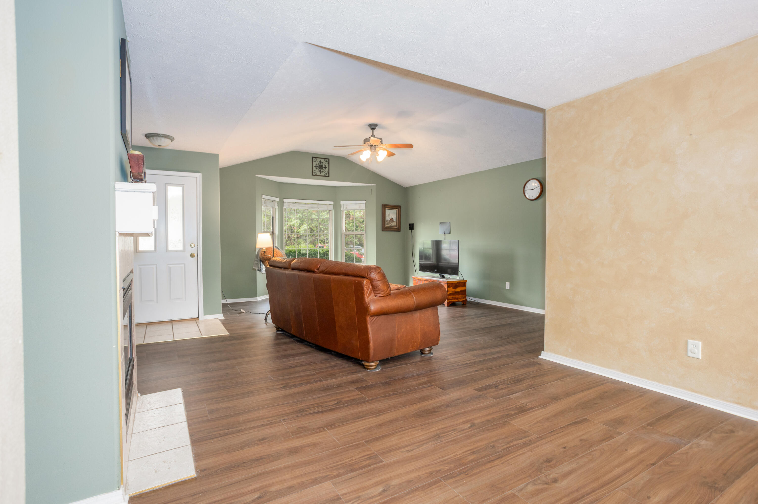 2327 East Lee Street Property Photo 7