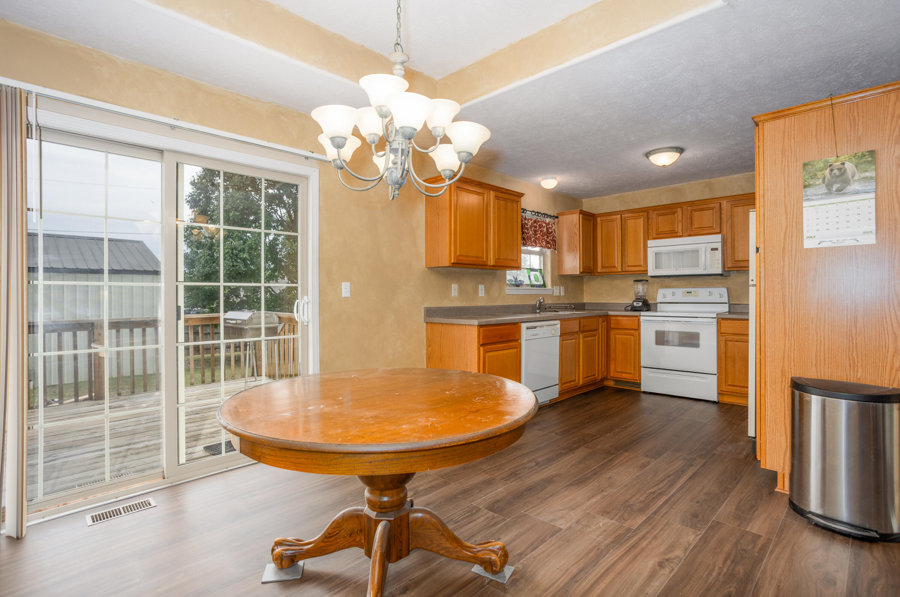 2327 East Lee Street Property Photo 9