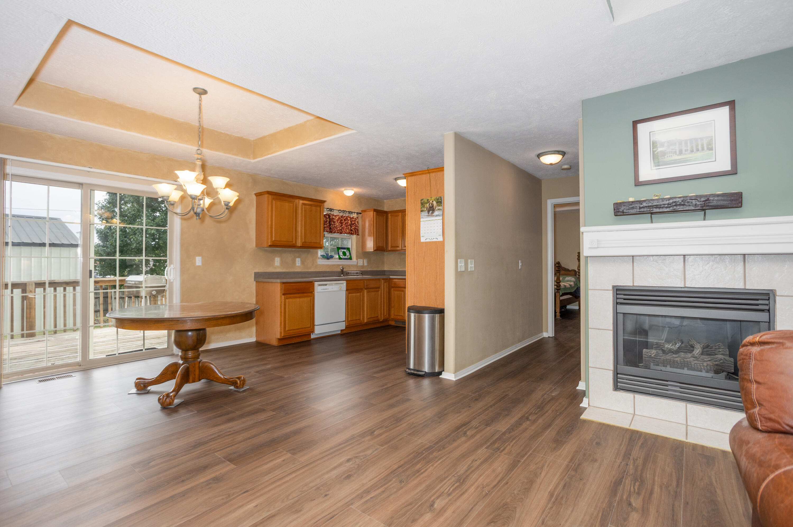 2327 East Lee Street Property Photo 10