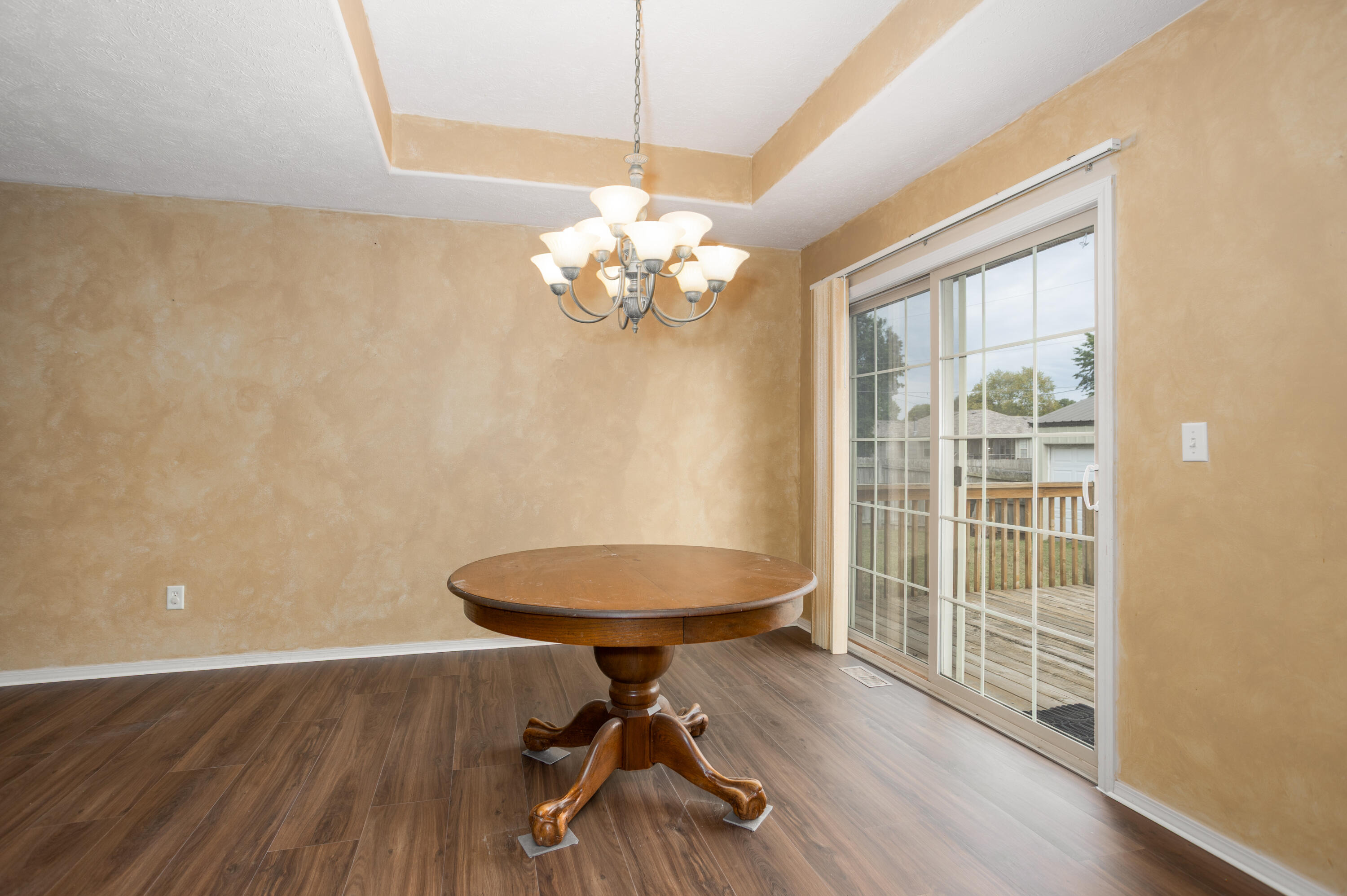 2327 East Lee Street Property Photo 11