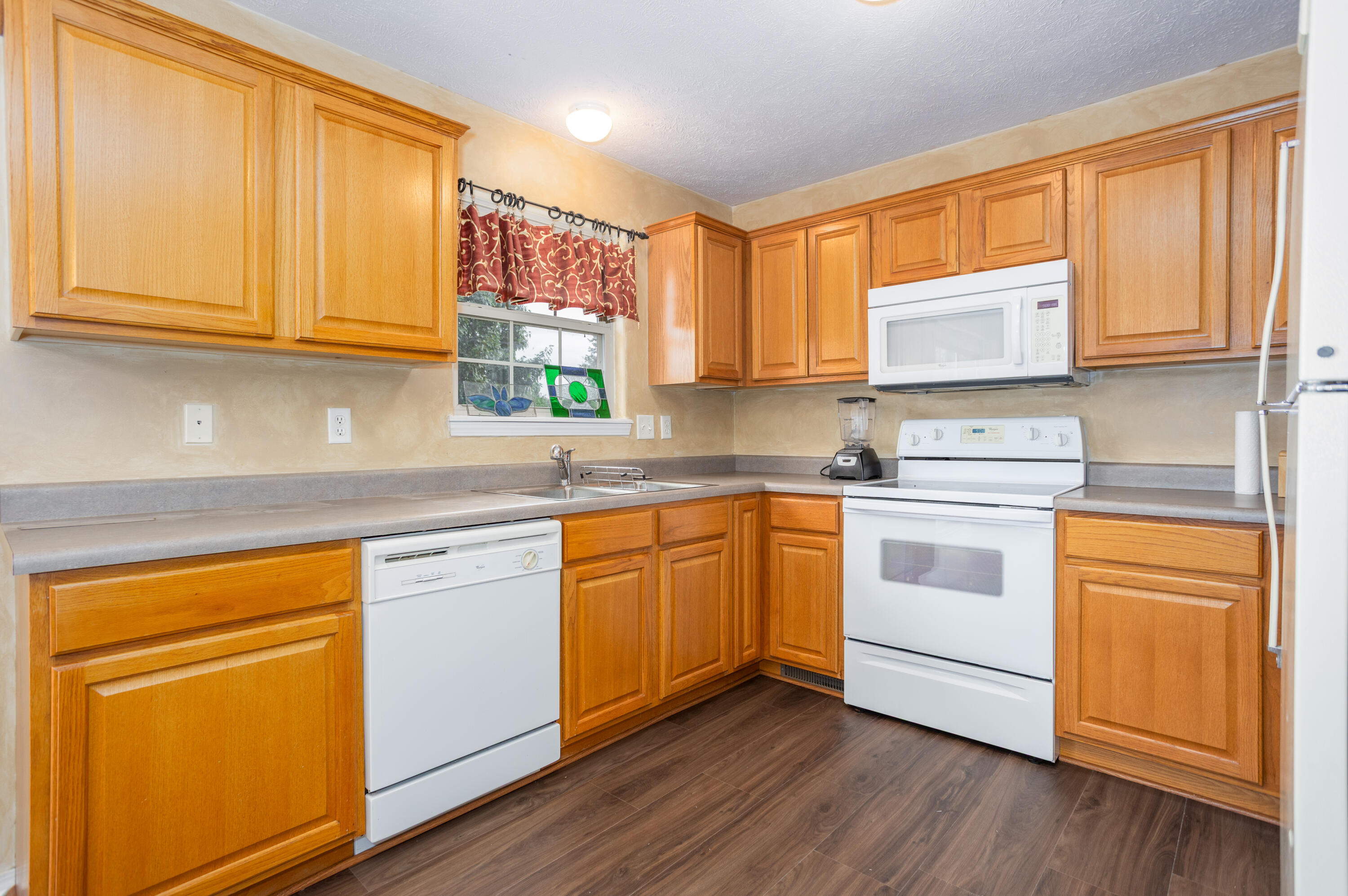 2327 East Lee Street Property Photo 12