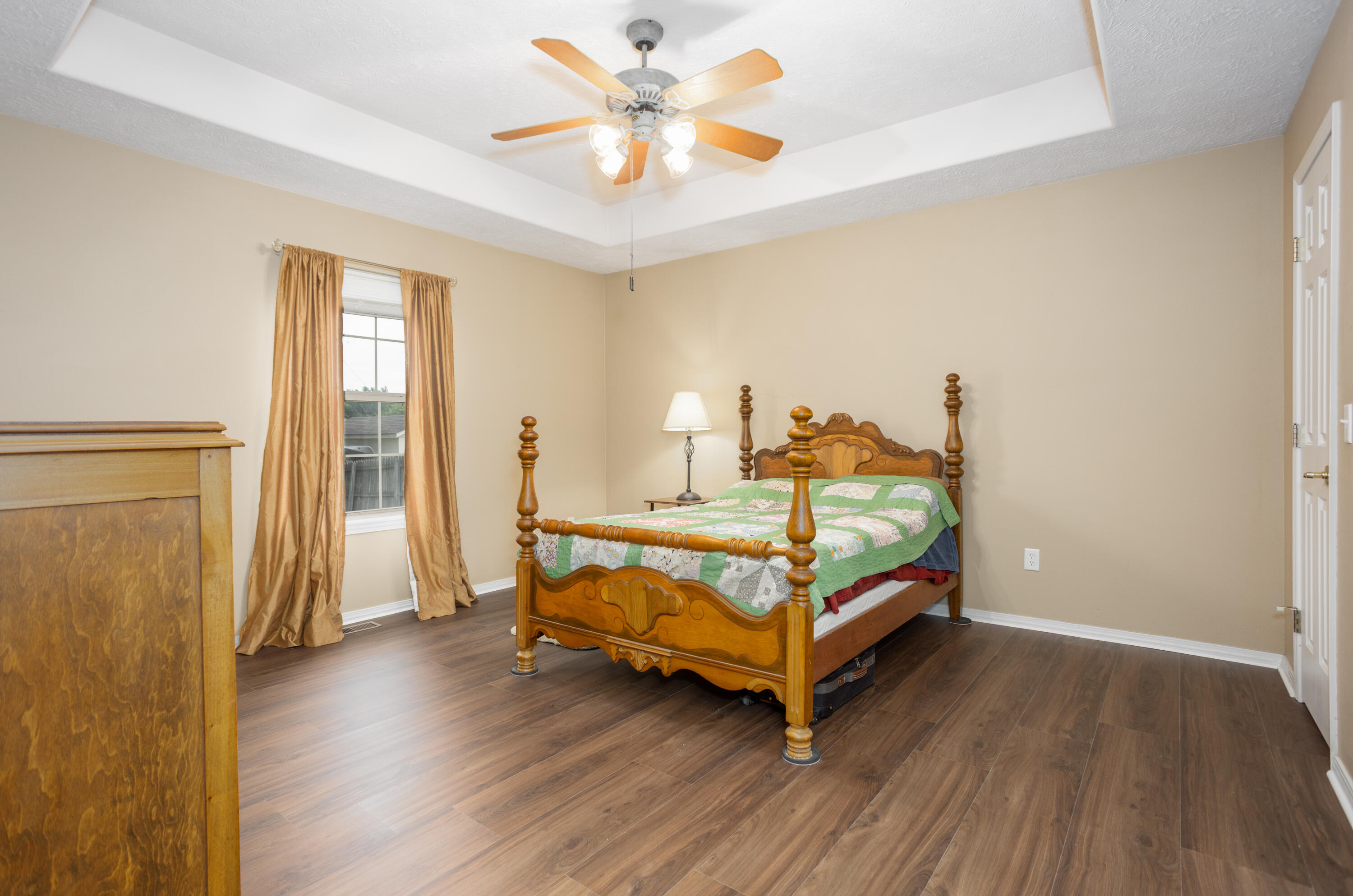 2327 East Lee Street Property Photo 15