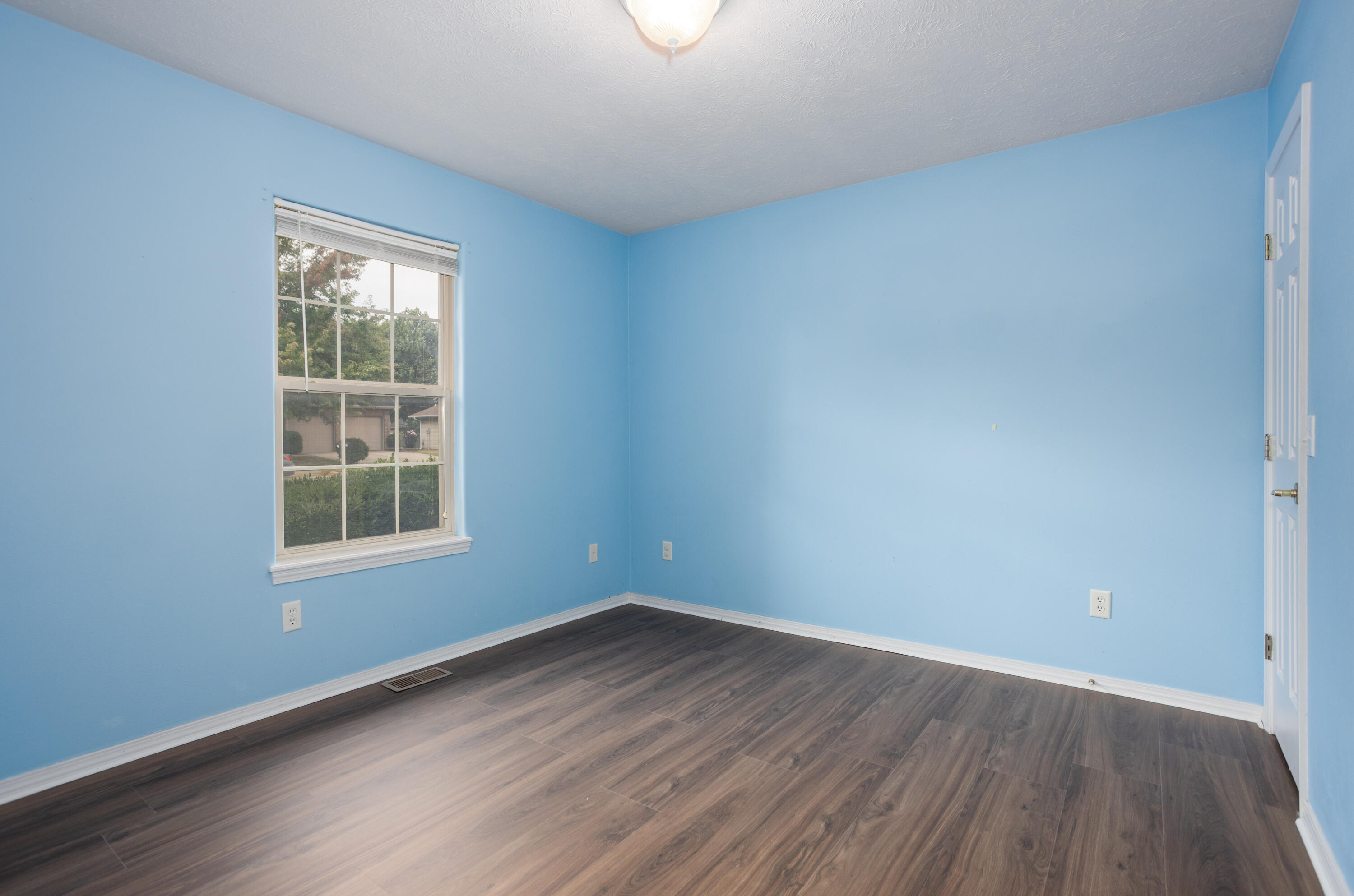 2327 East Lee Street Property Photo 17