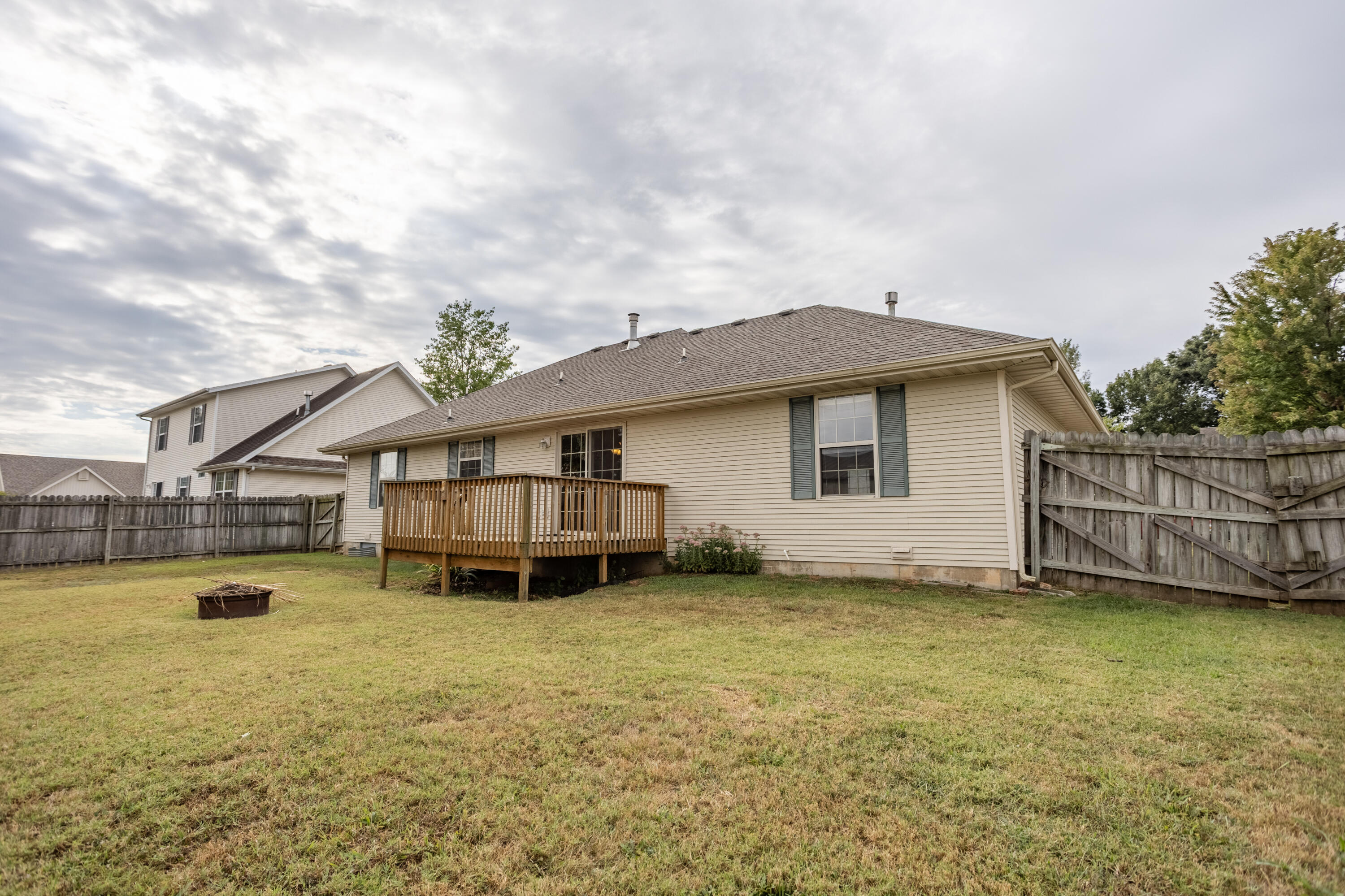 2327 East Lee Street Property Photo 20