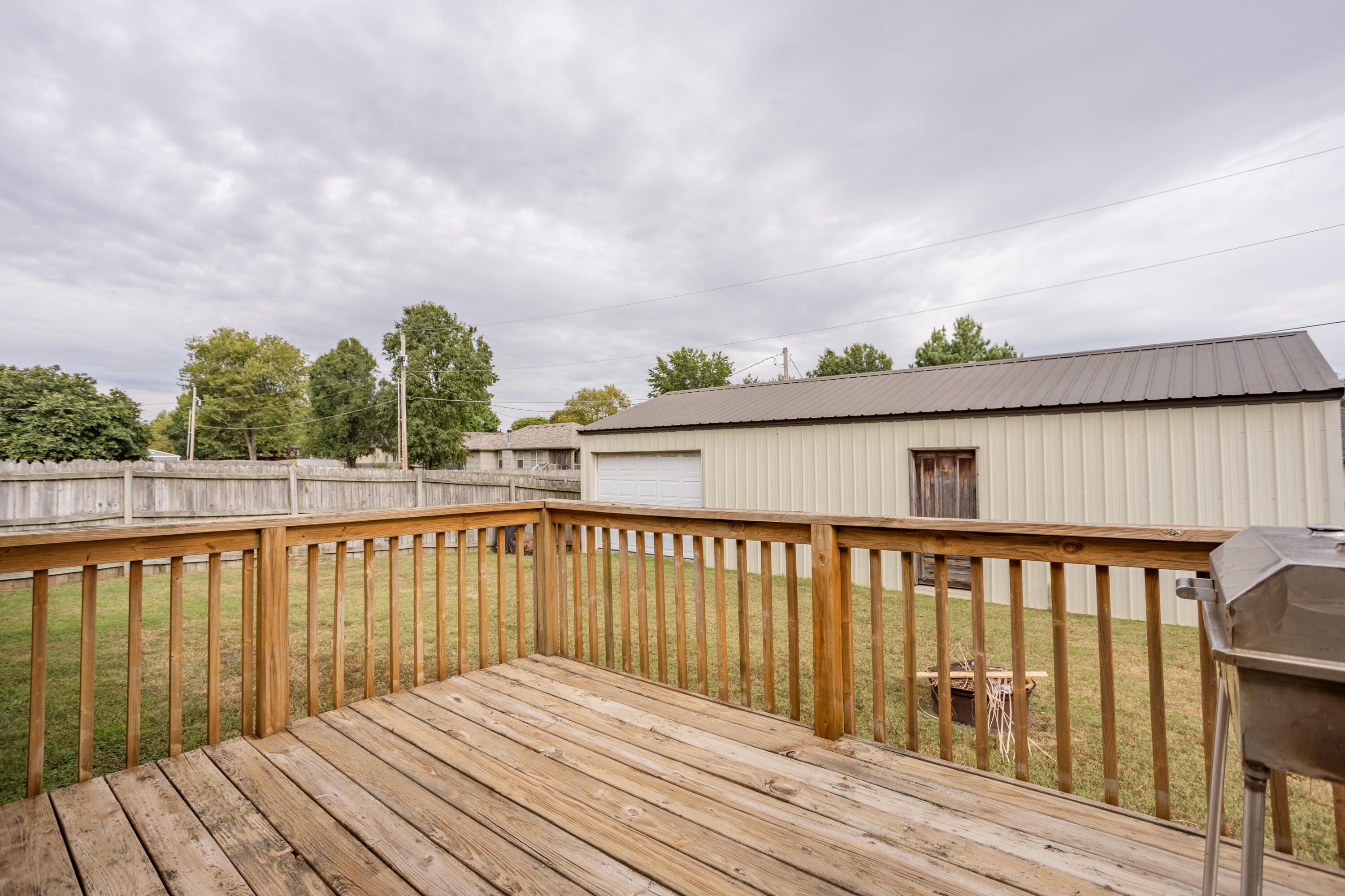 2327 East Lee Street Property Photo 22