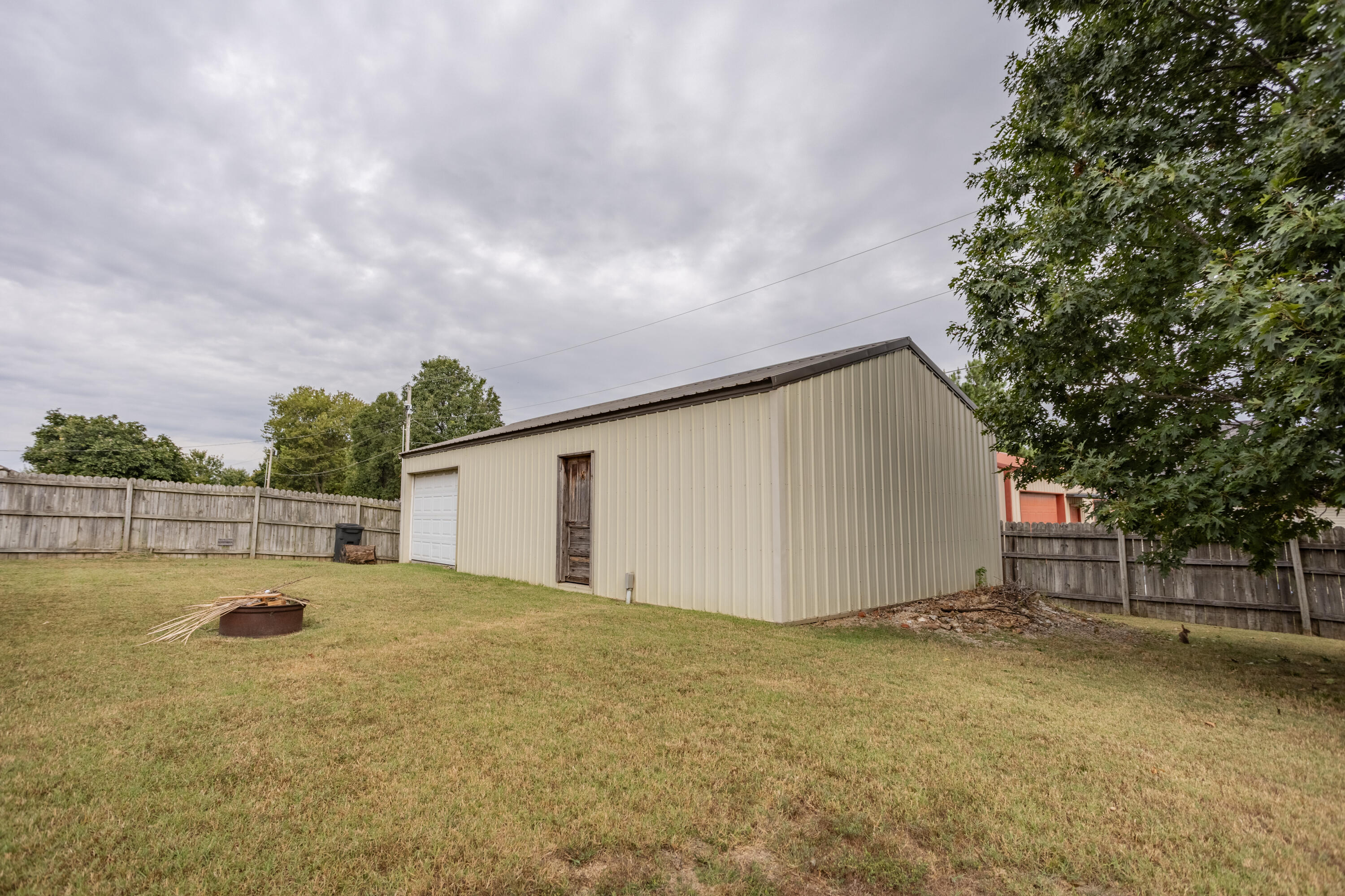 2327 East Lee Street Property Photo 24