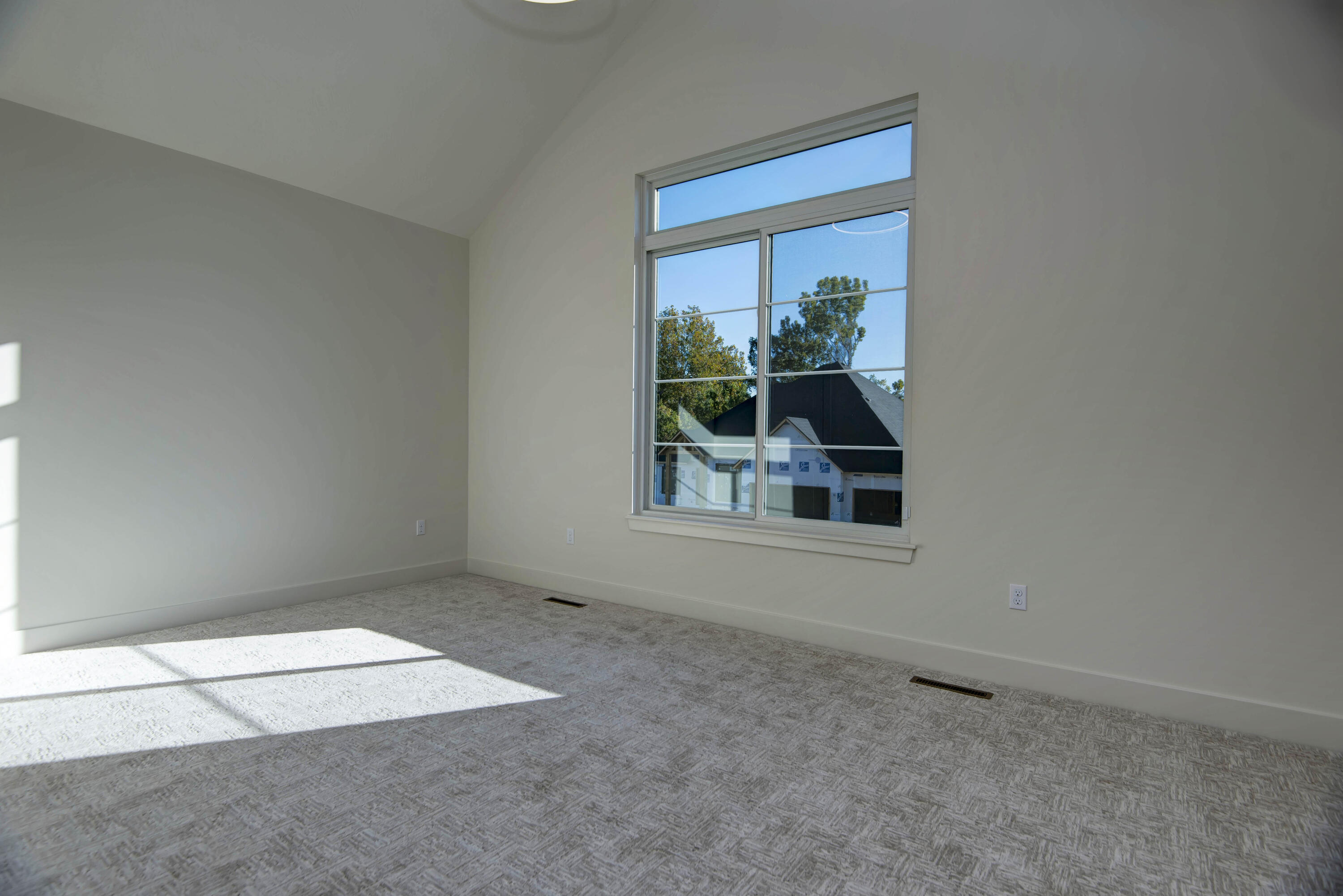 5943 South Clay Avenue Property Photo 5