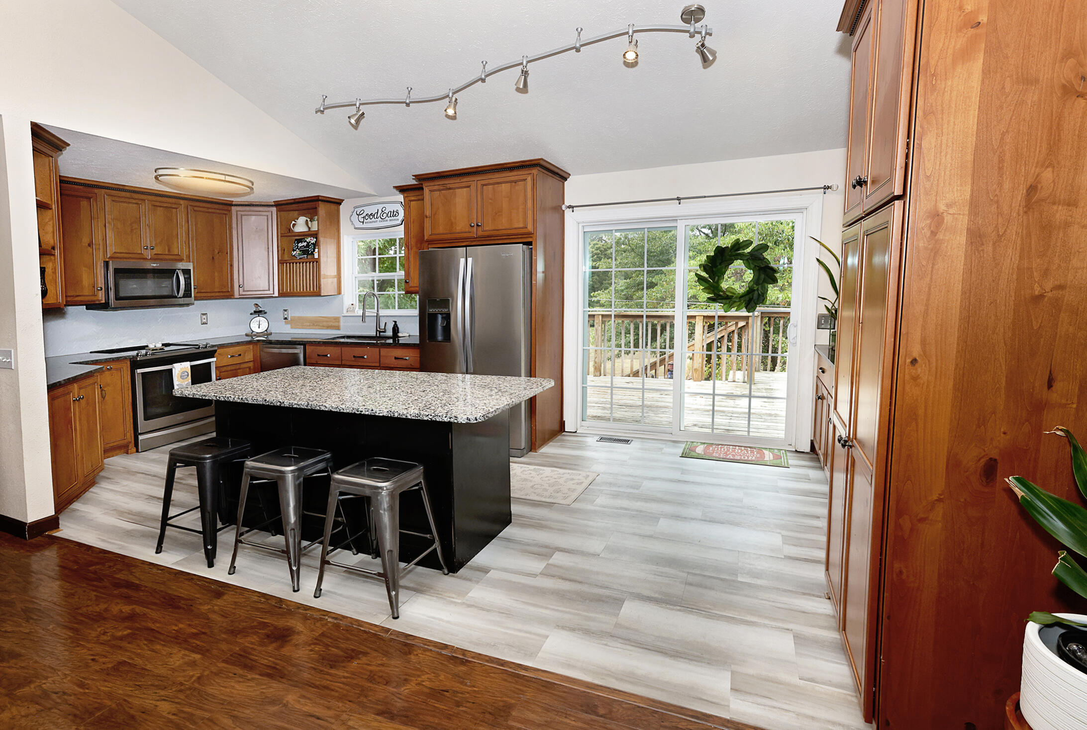 735 Poplar Court Property Photo 7