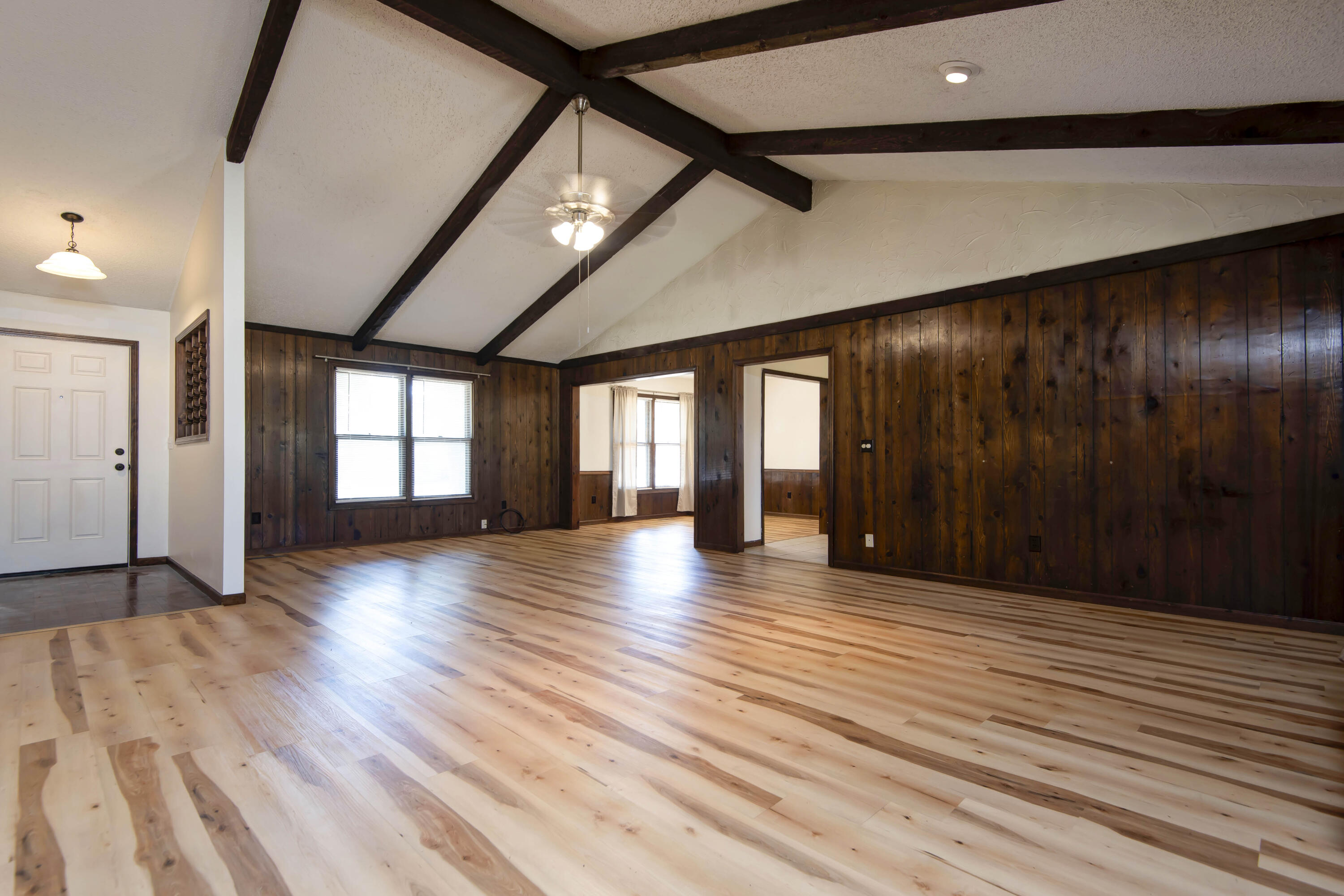 3839 North Stewart Avenue Property Photo 3