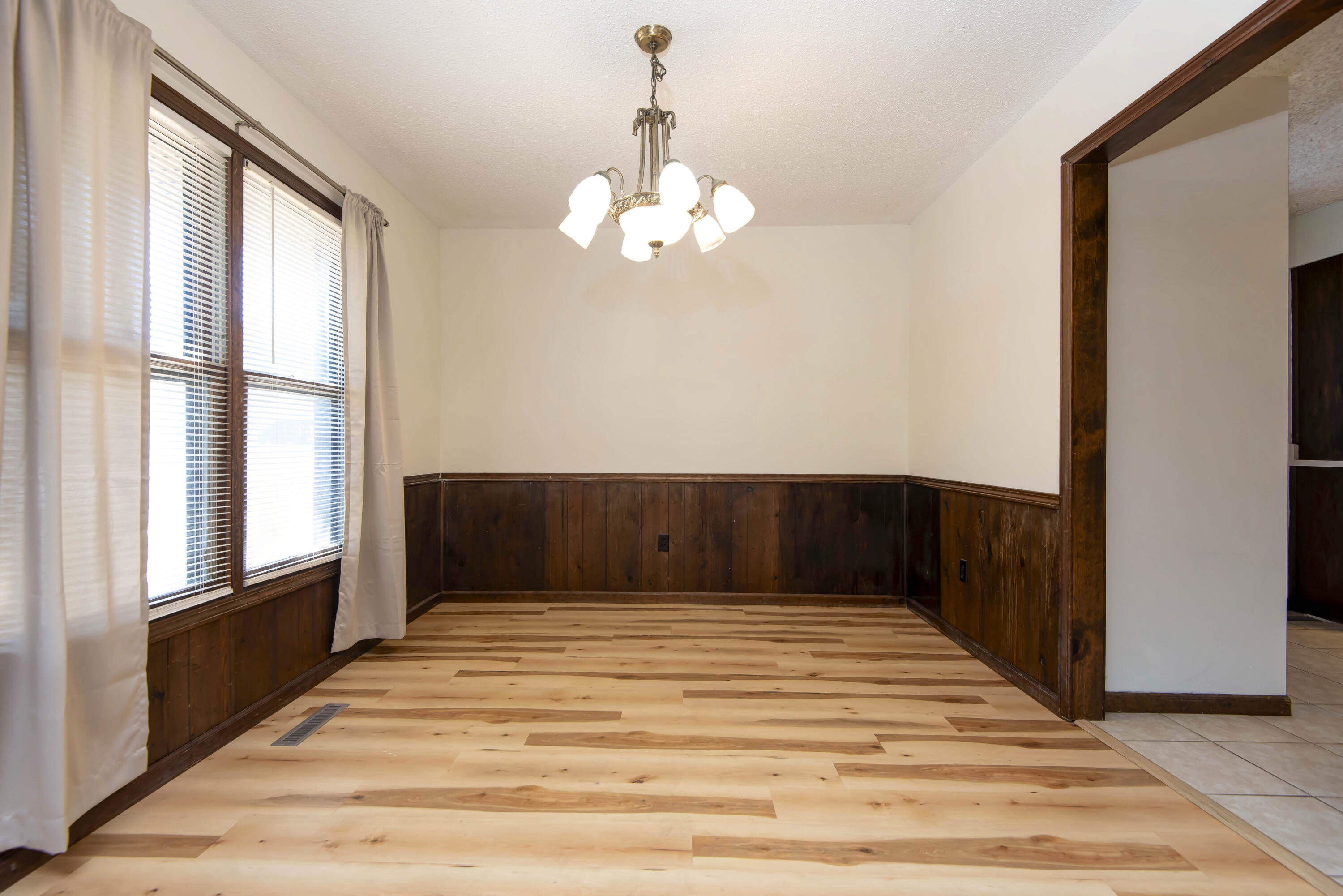 3839 North Stewart Avenue Property Photo 6