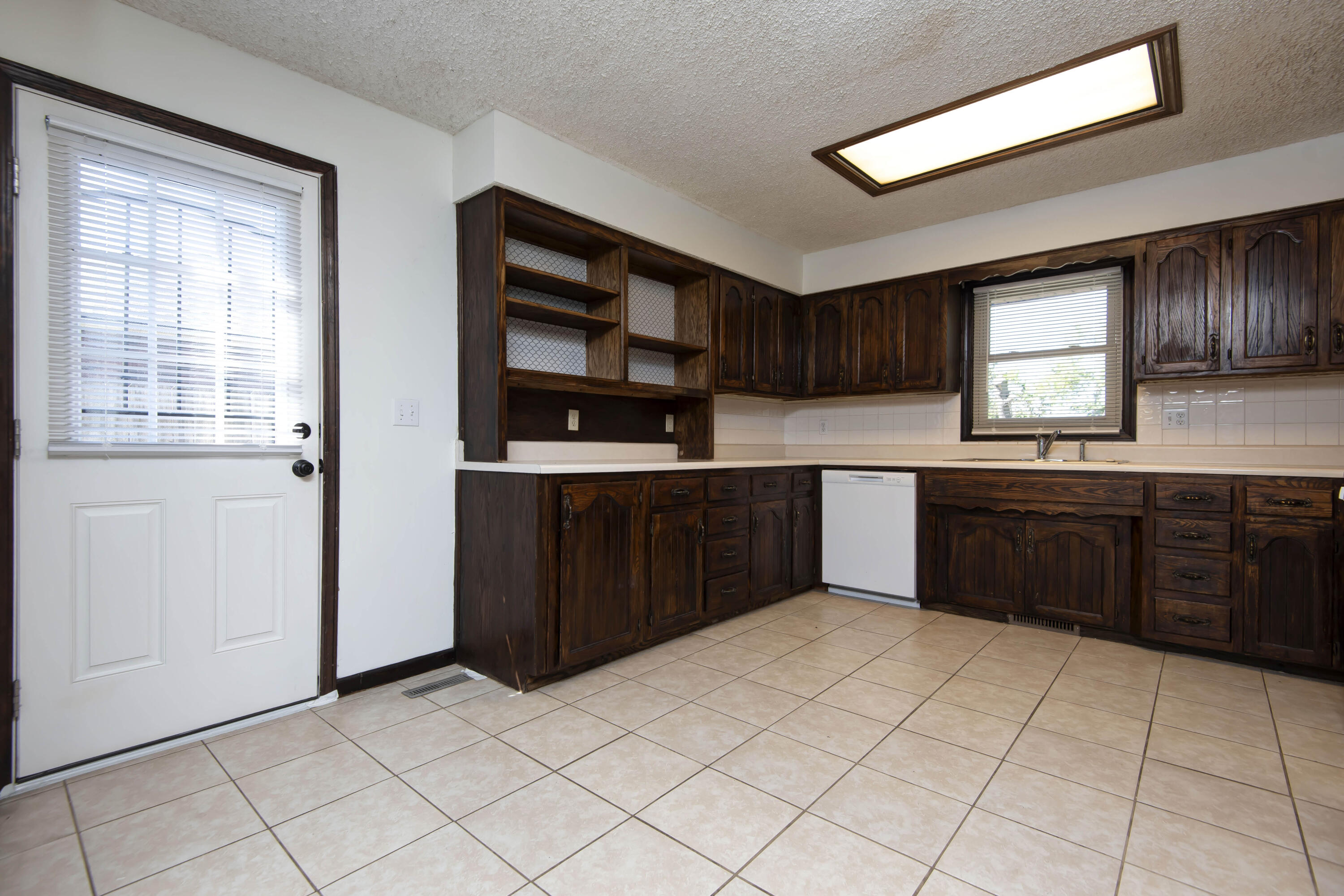 3839 North Stewart Avenue Property Photo 9