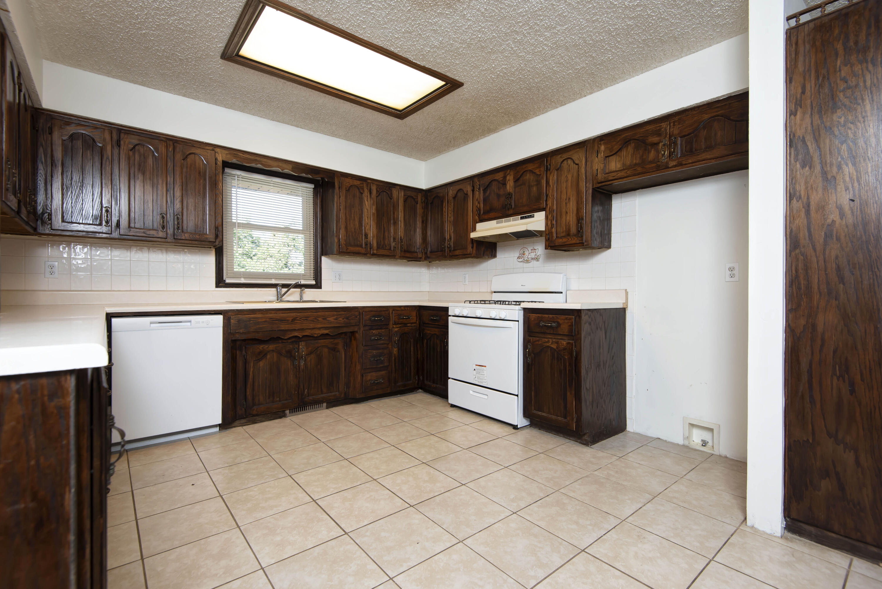 3839 North Stewart Avenue Property Photo 10