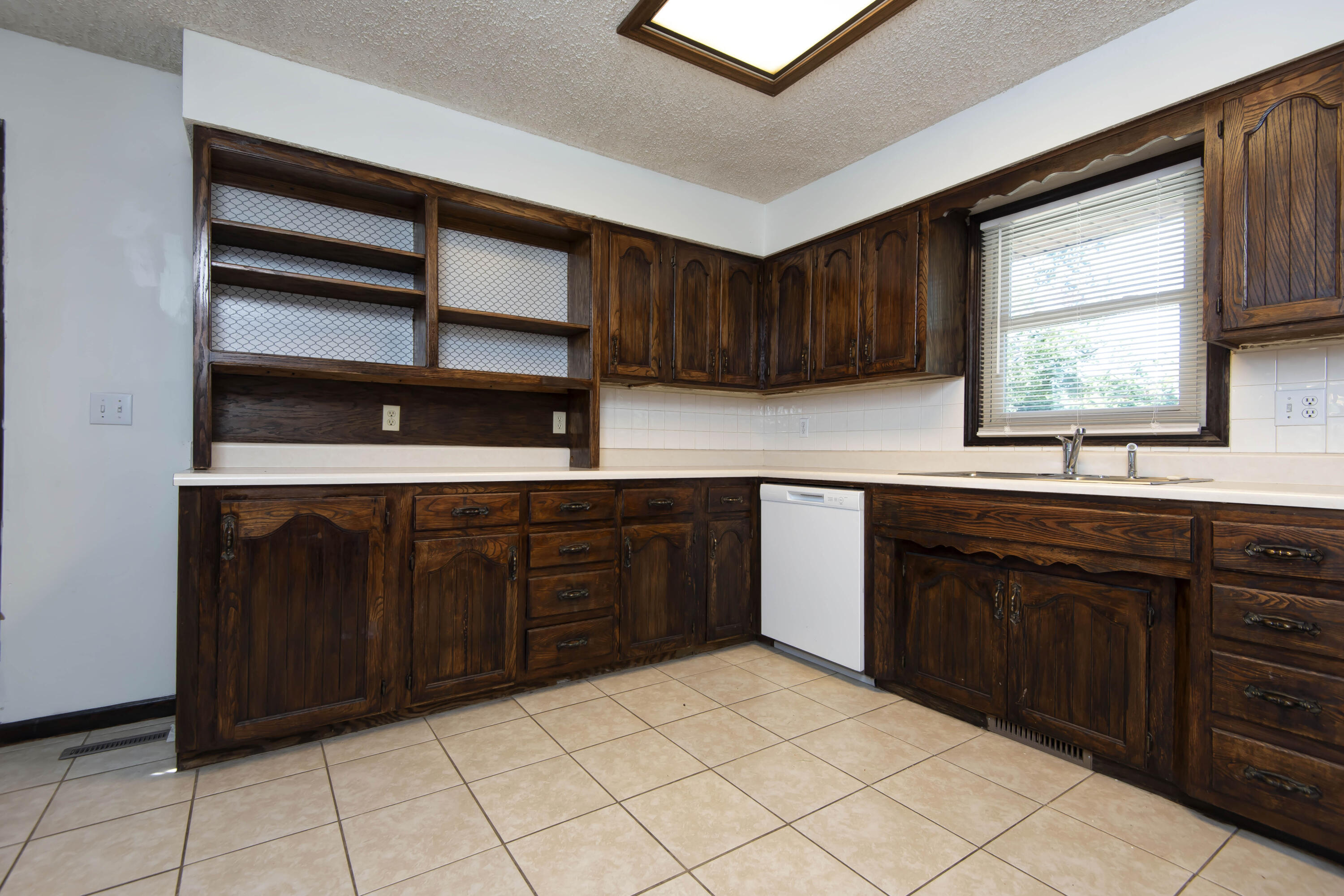 3839 North Stewart Avenue Property Photo 12