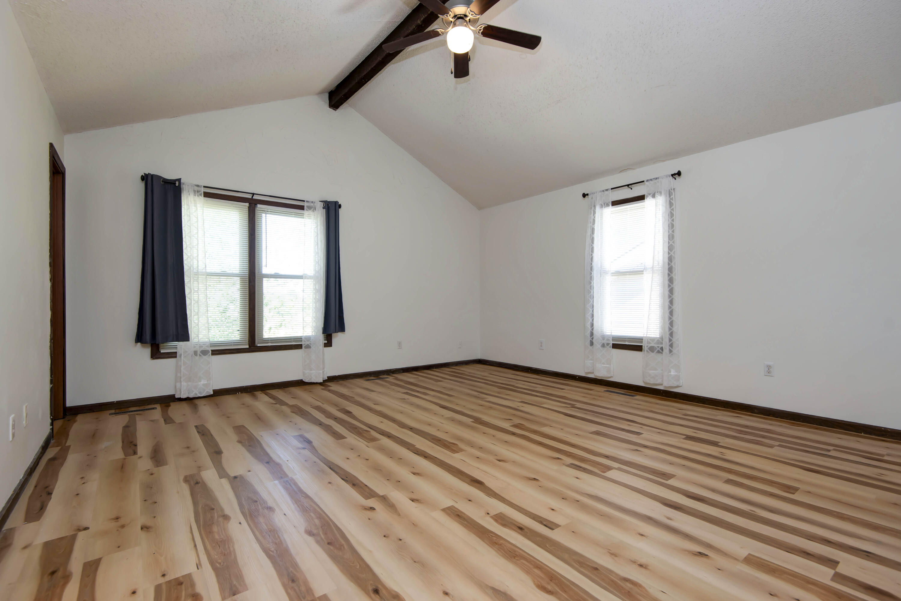 3839 North Stewart Avenue Property Photo 15