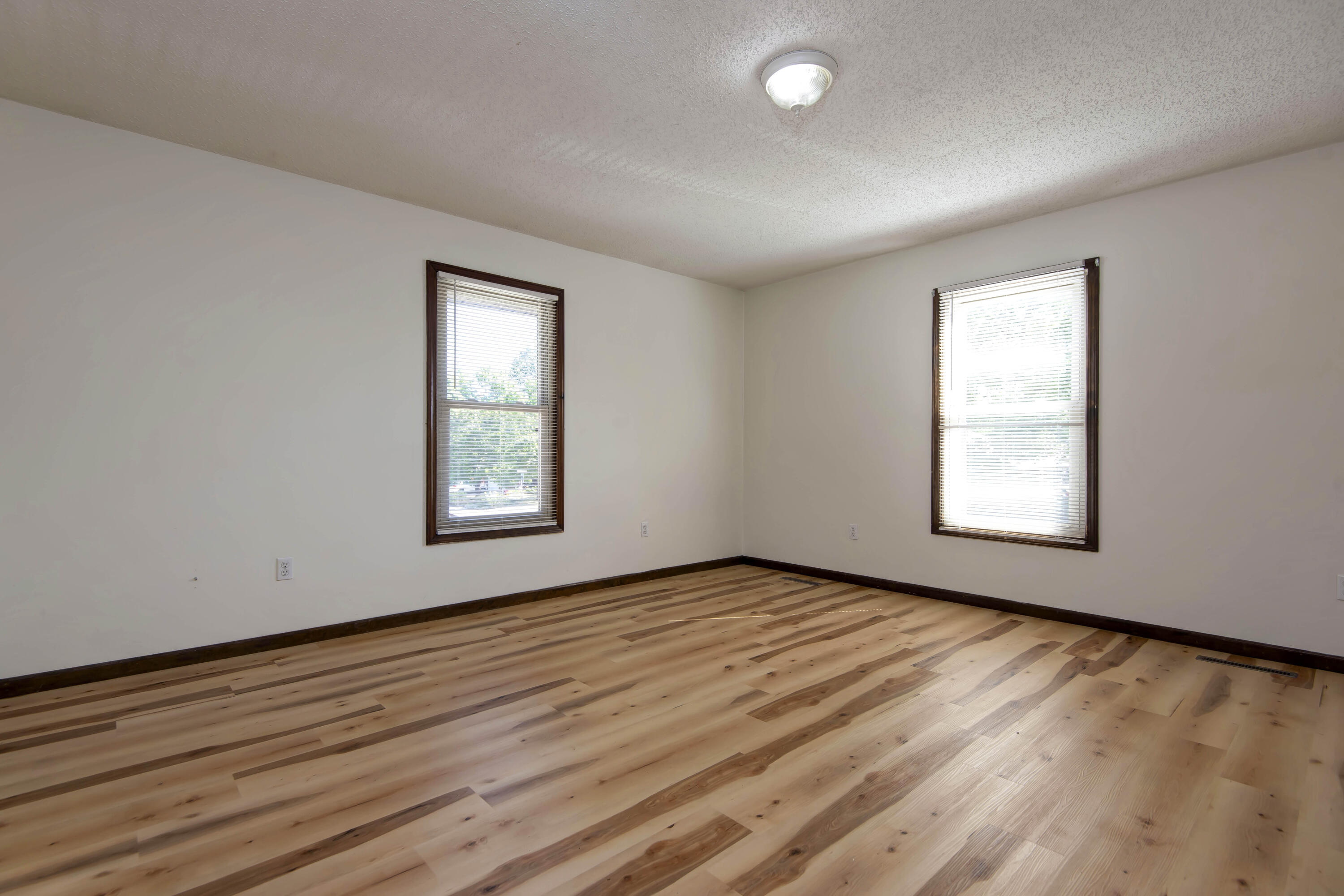 3839 North Stewart Avenue Property Photo 20