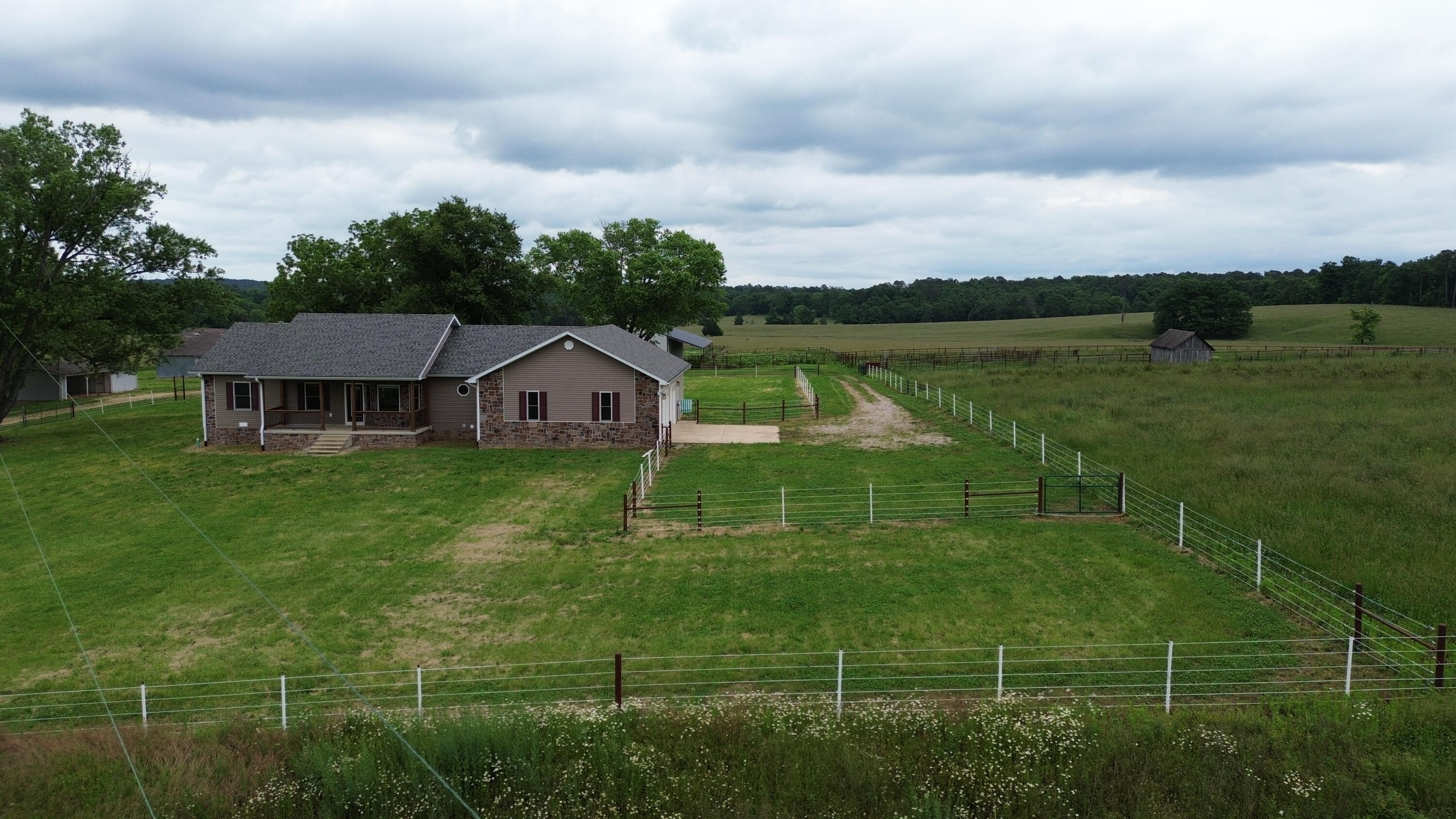 12153 Y Property Photo 1