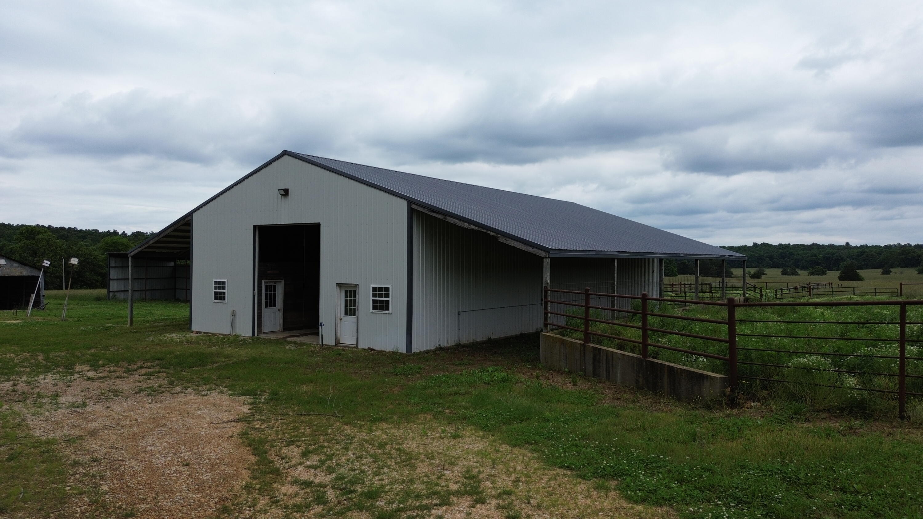 12153 Y Property Photo 3